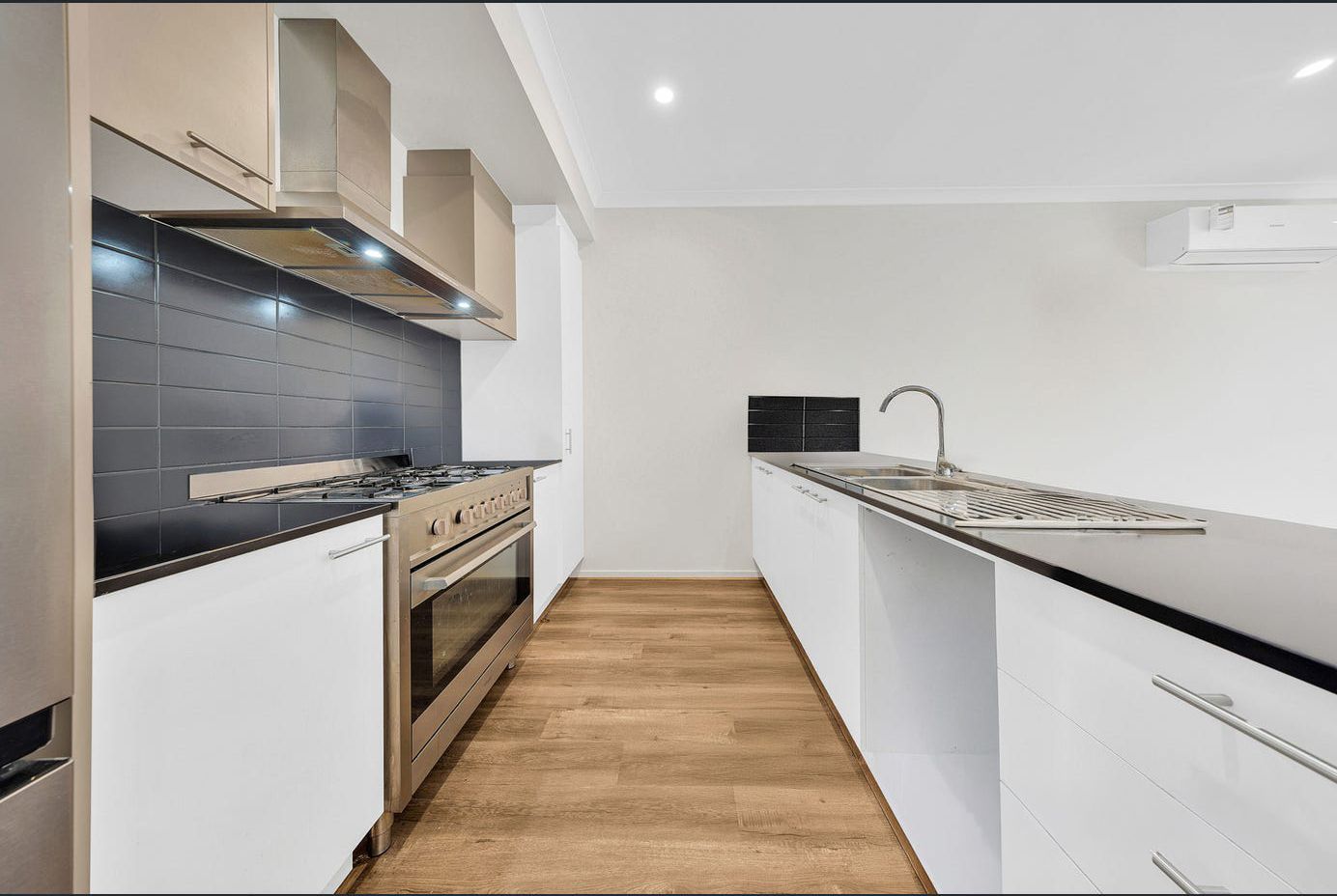 9 Wilby Walk — photo 3 of 11