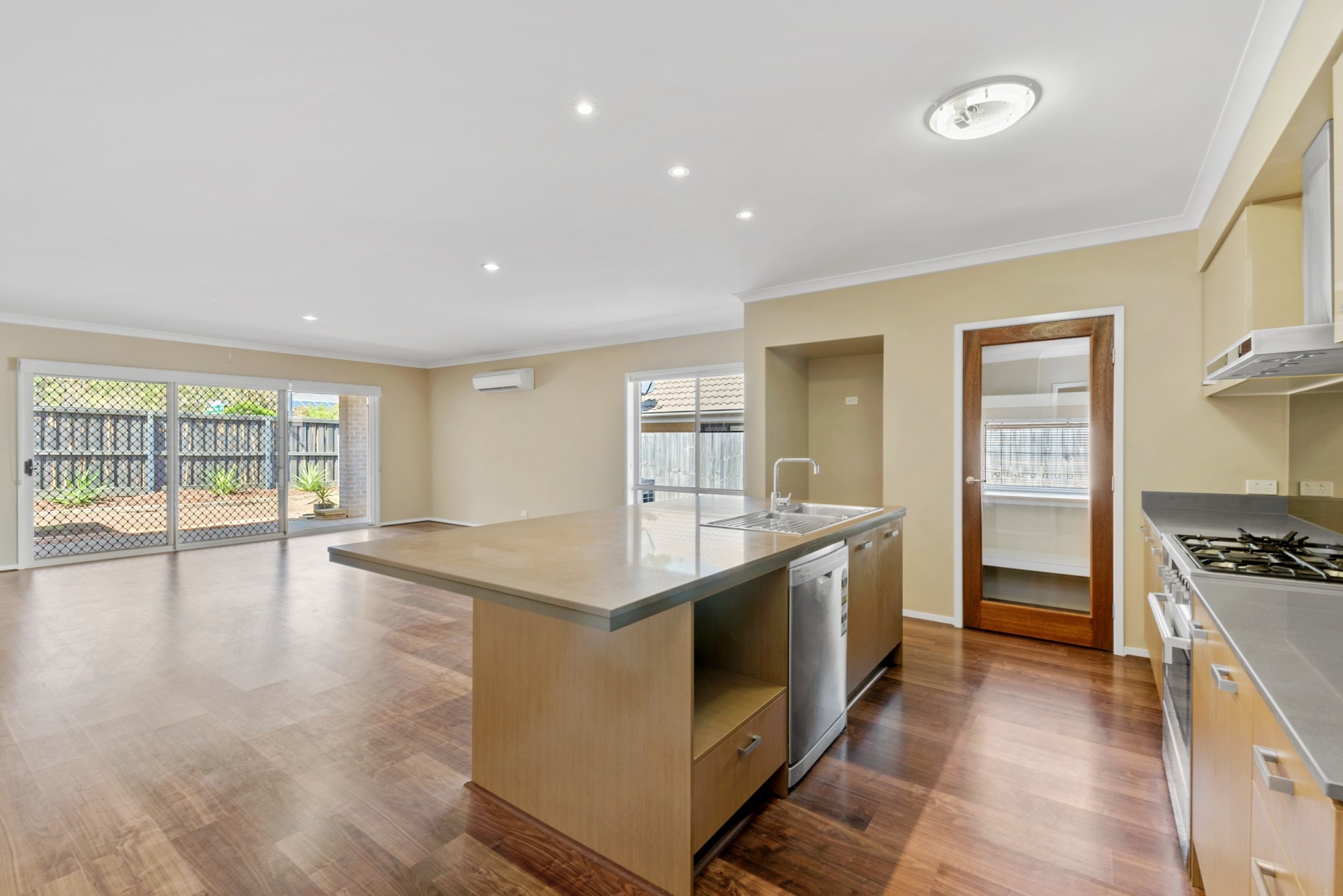 34 Livingstone Court, North Lakes, QLD 4509