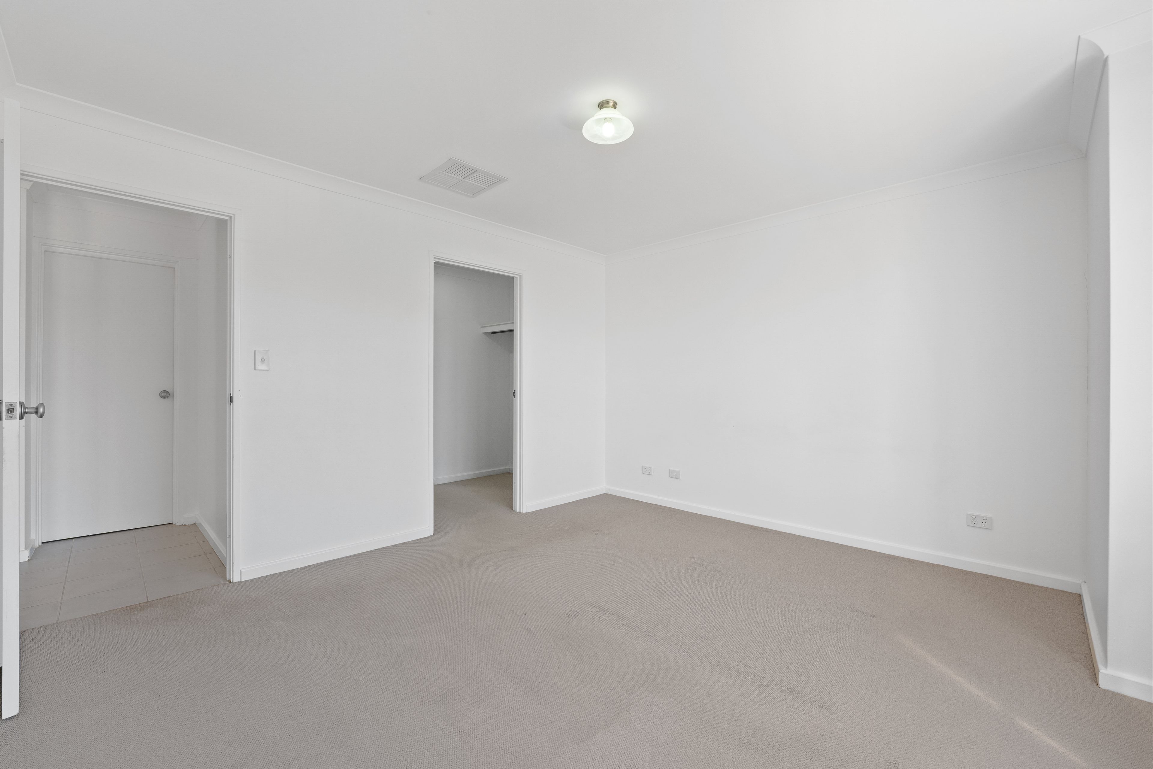 4 Oxenholme Way — photo 6 of 30