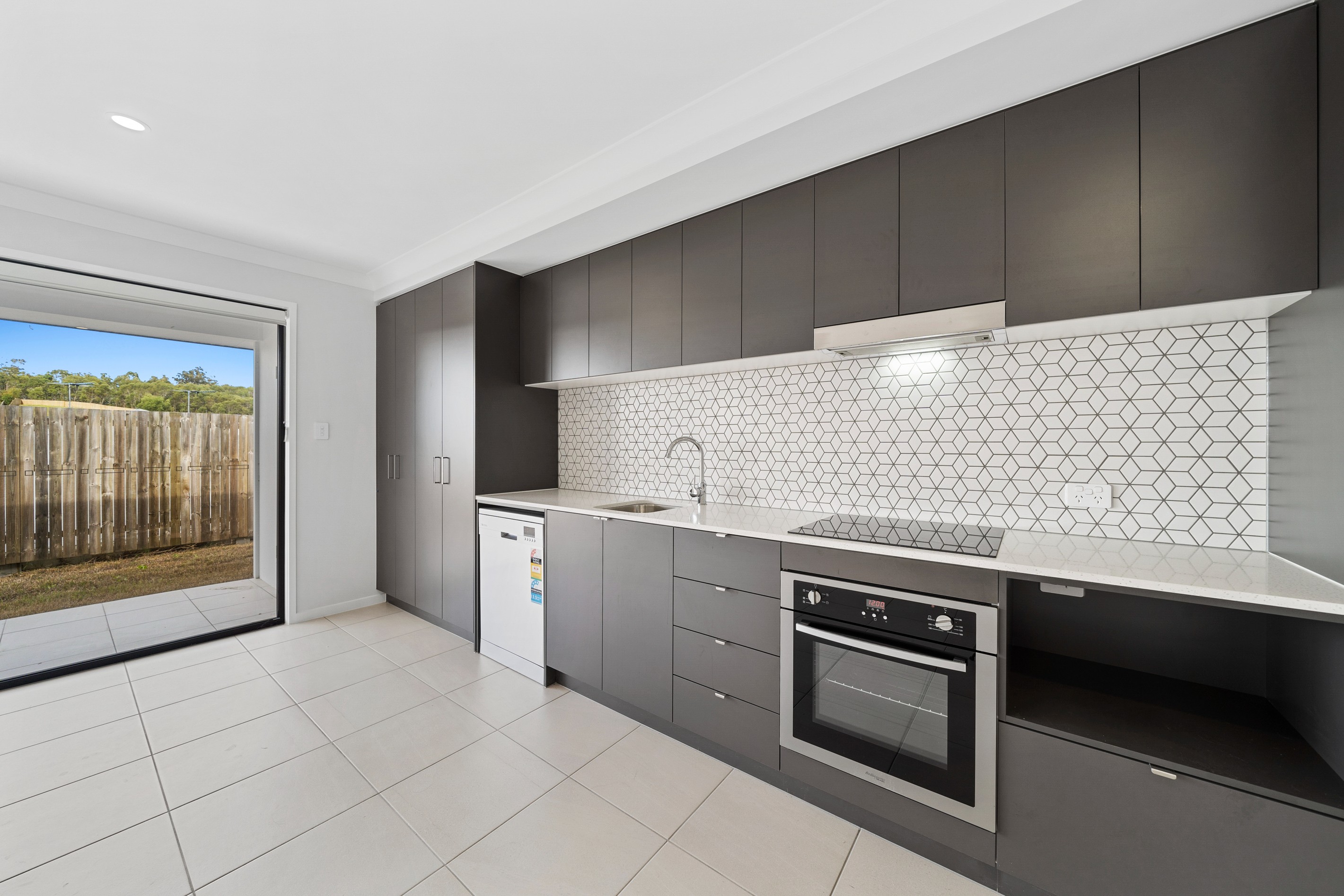 1/321 Tallagandra Road, Holmview, QLD 4207