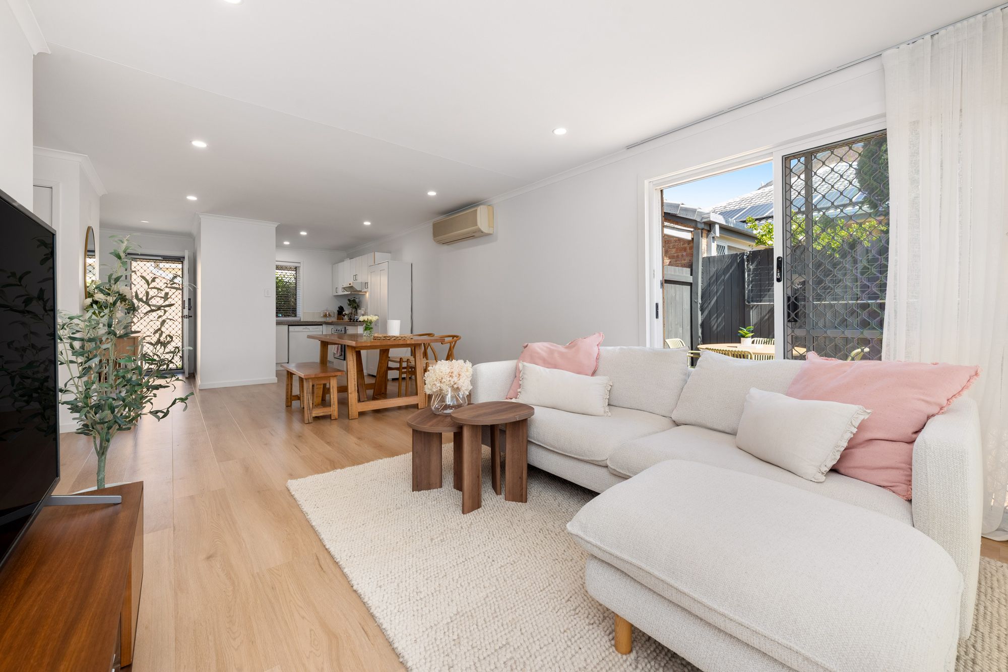 5/10 Rowe Close — photo 4 of 18
