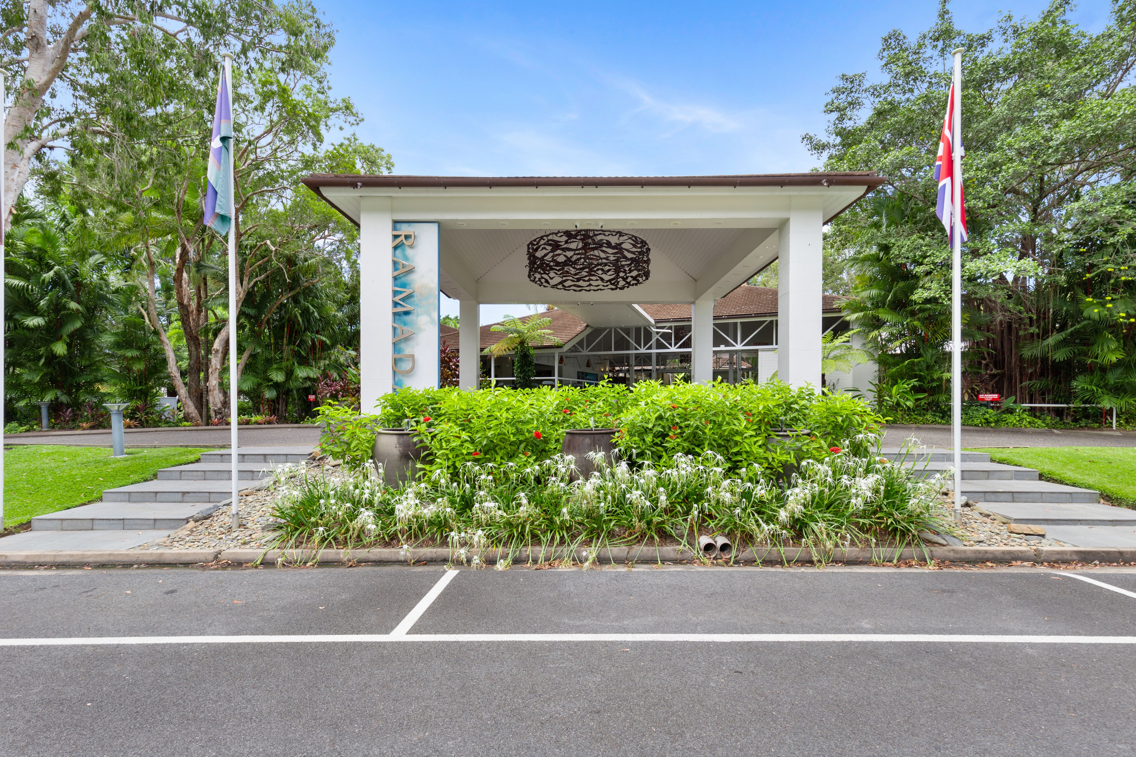 D352/316 Port Douglas Road — photo 9 of 18