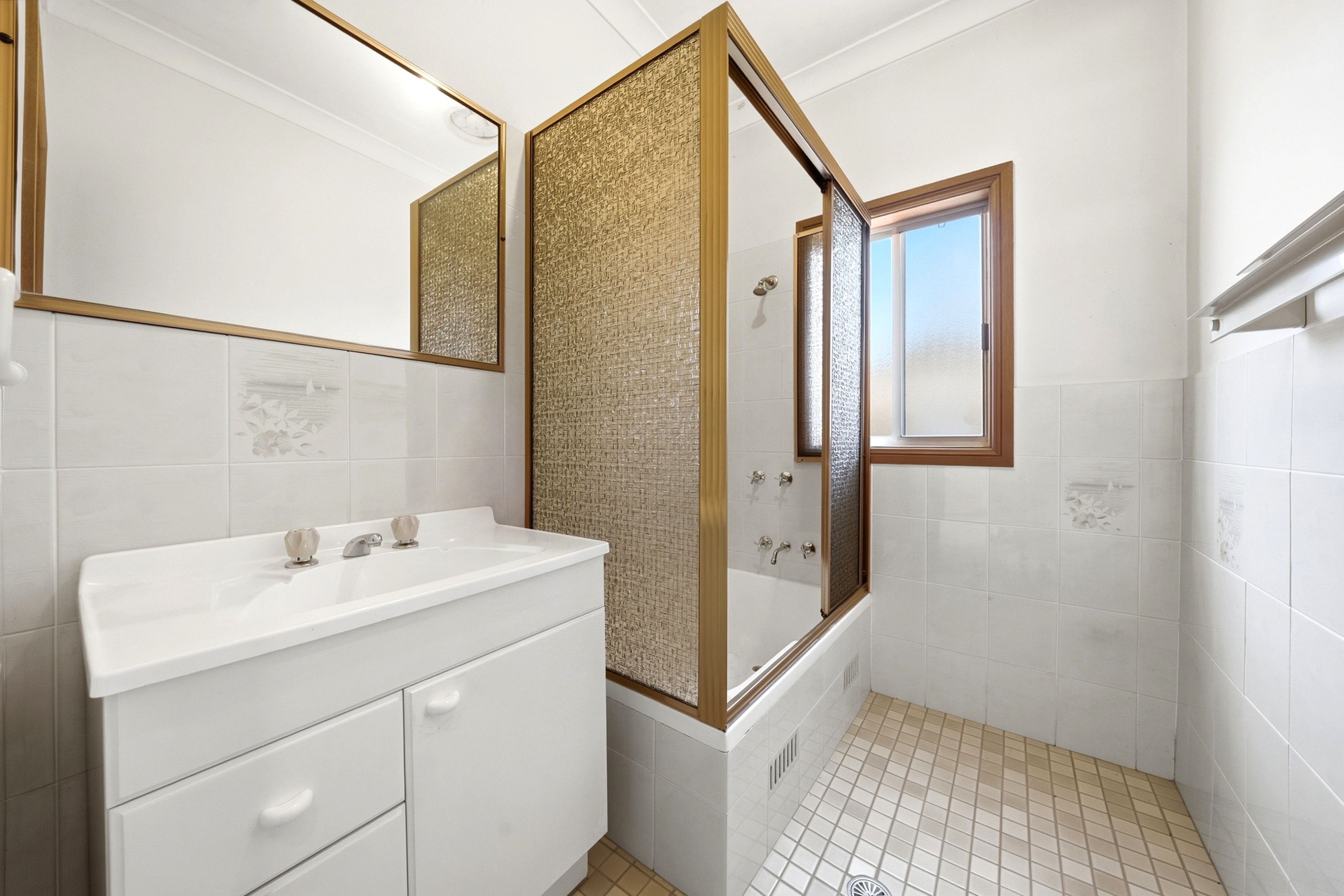 87 Torrens Street — photo 12 of 18