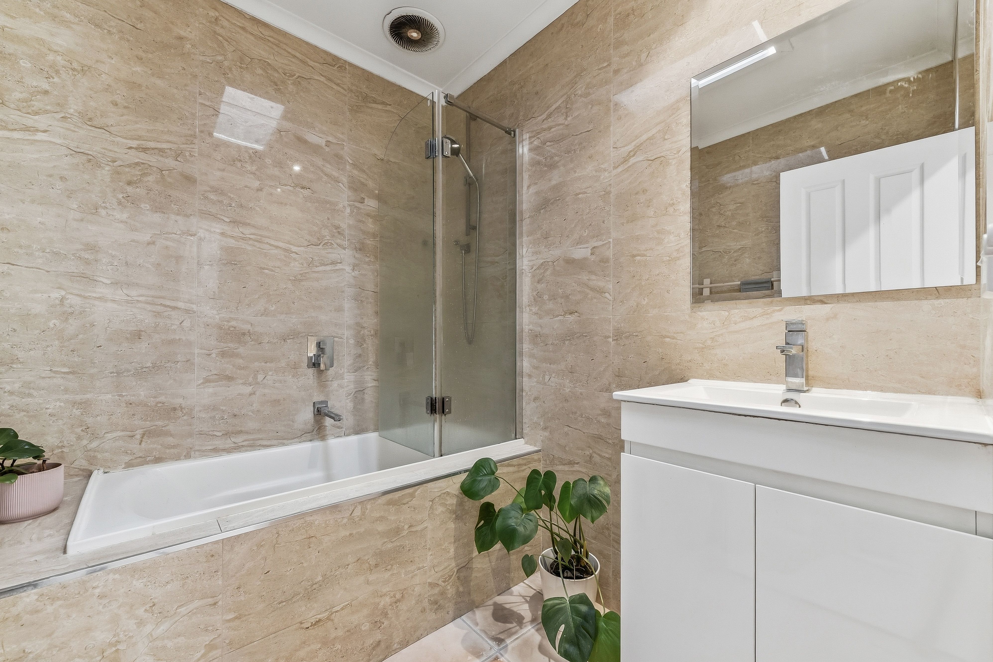 16 Rowena Rise — photo 10 of 19