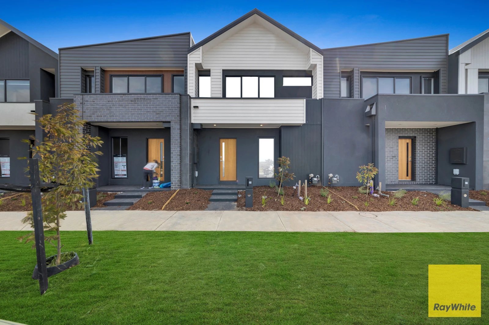 25 Irvington Road, MANOR LAKES, VIC 3024