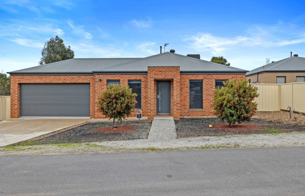 26 Albert Street, Long Gully VIC 3550