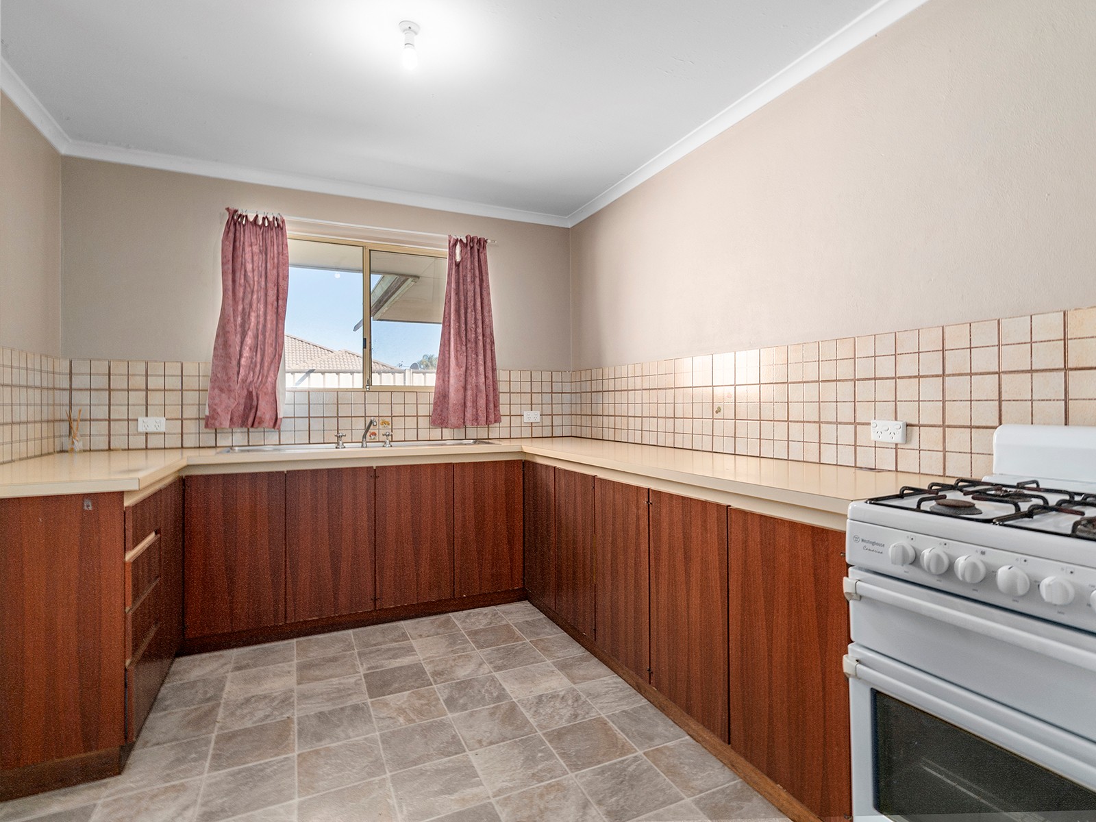 290C Sixth Street, Wonthella, WA 6530
