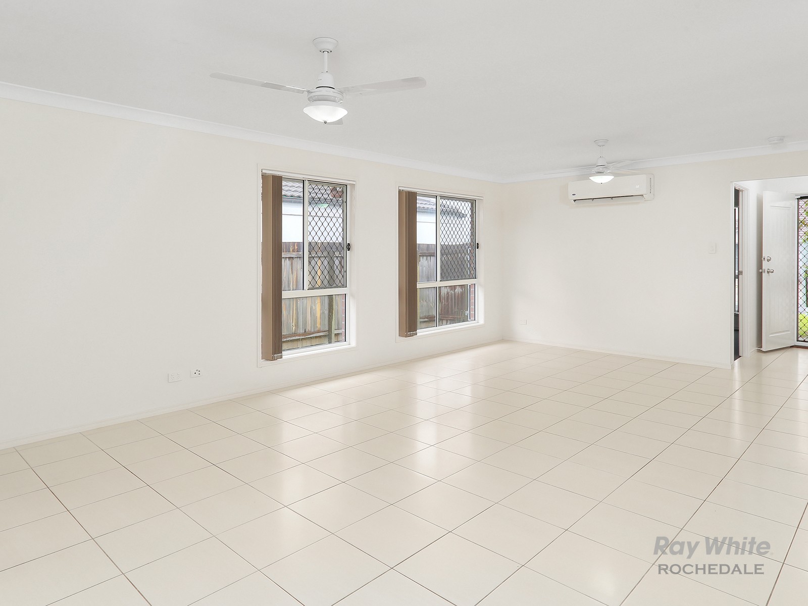 14 Bluegrass Court, Hillcrest, QLD 4118