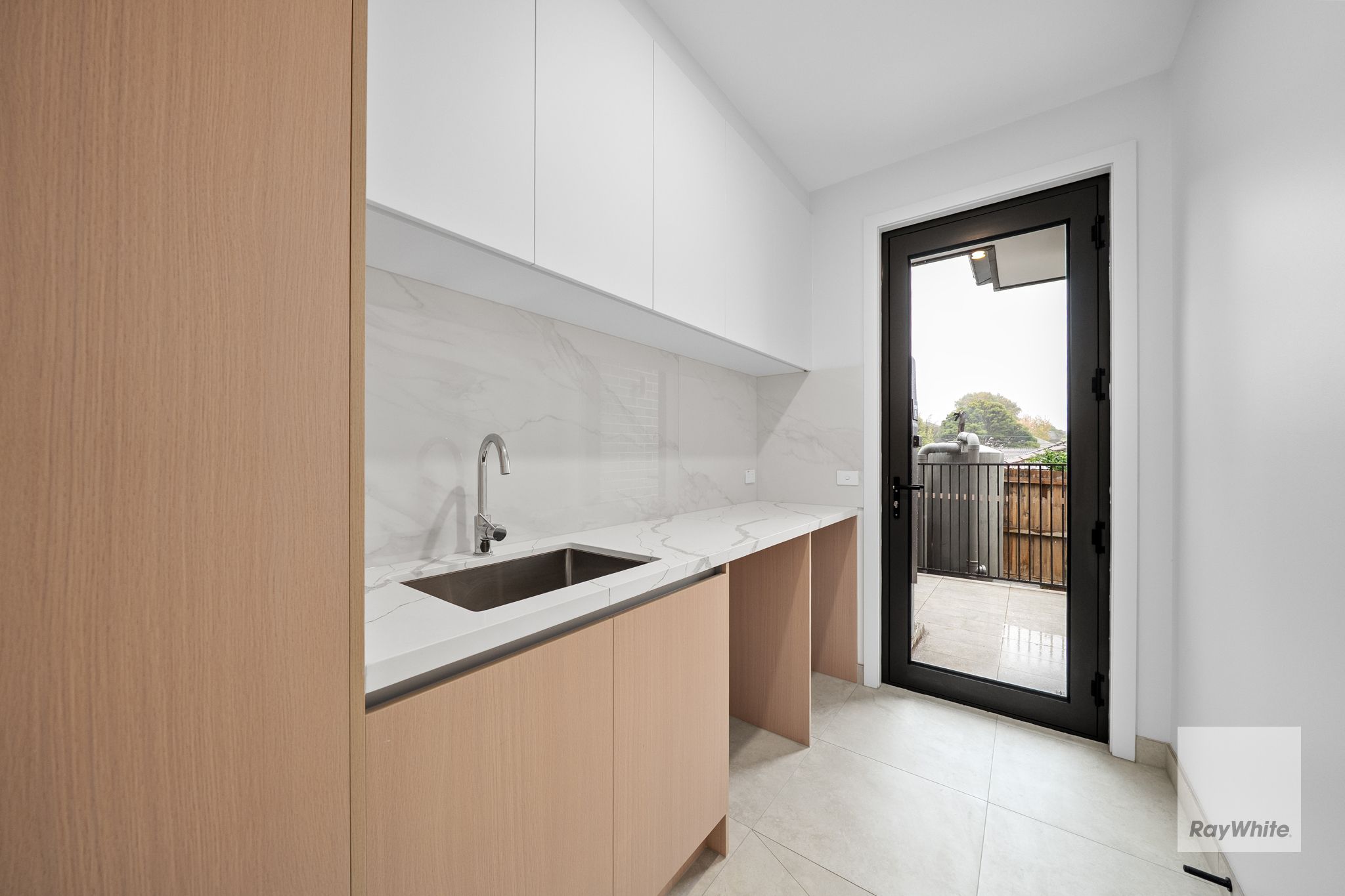 3-4/17 Worrall Street — photo 6 of 15