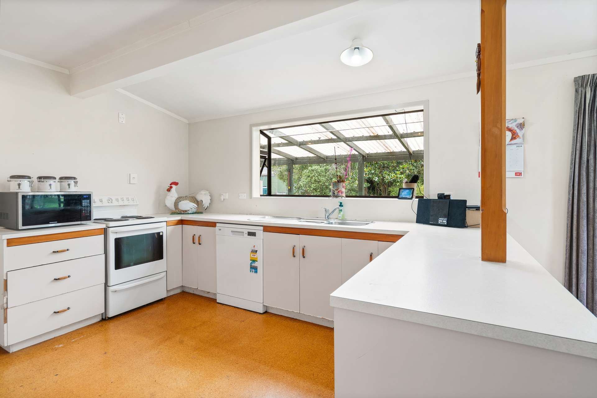 155 Gordon Road photo 5