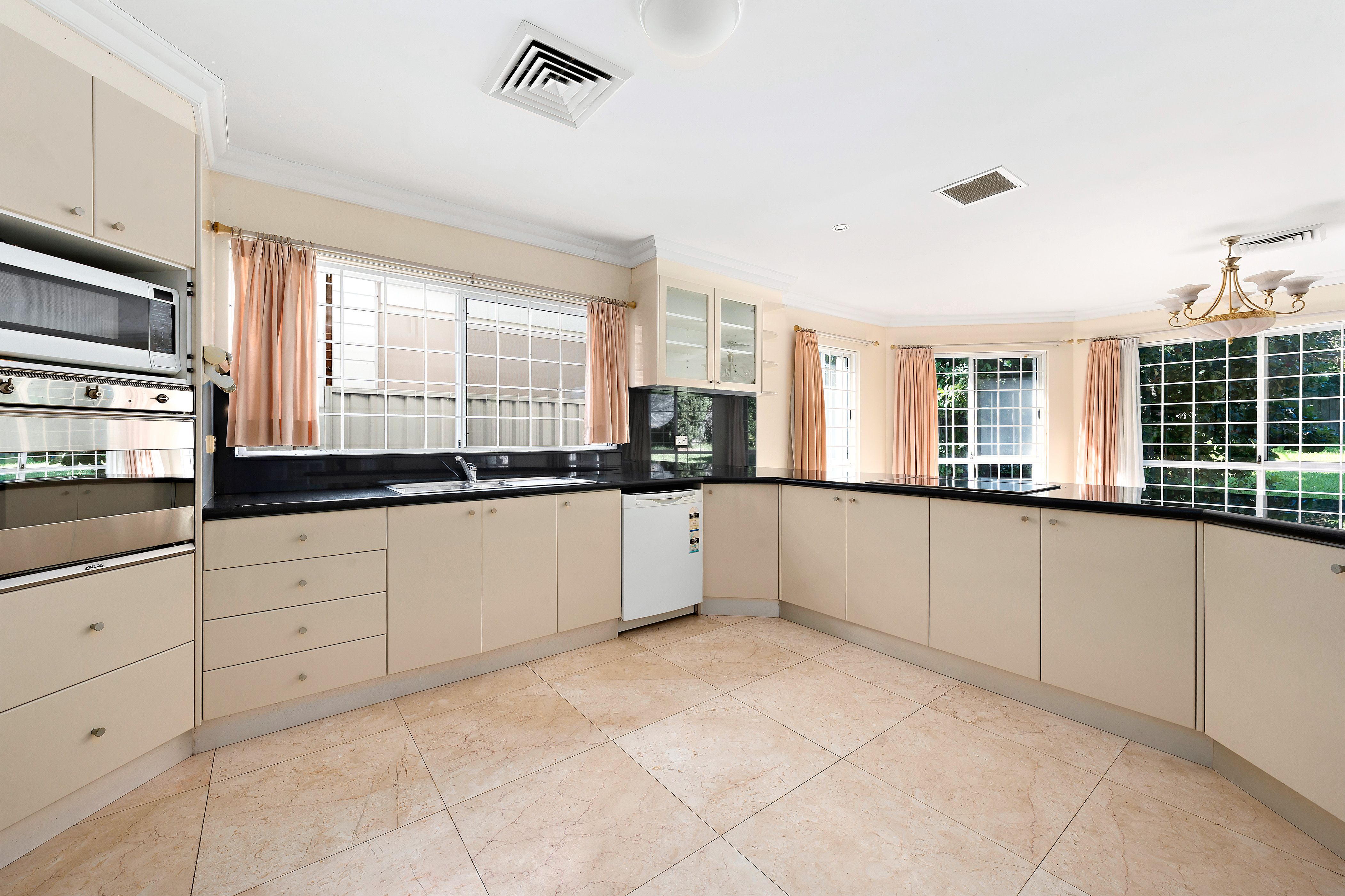 15 Chatswood Avenue — photo 7 of 11