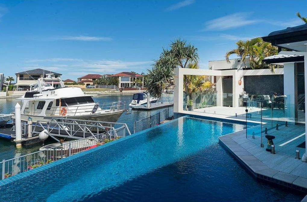 8 Kensington Mews, Sovereign Islands, QLD 4216