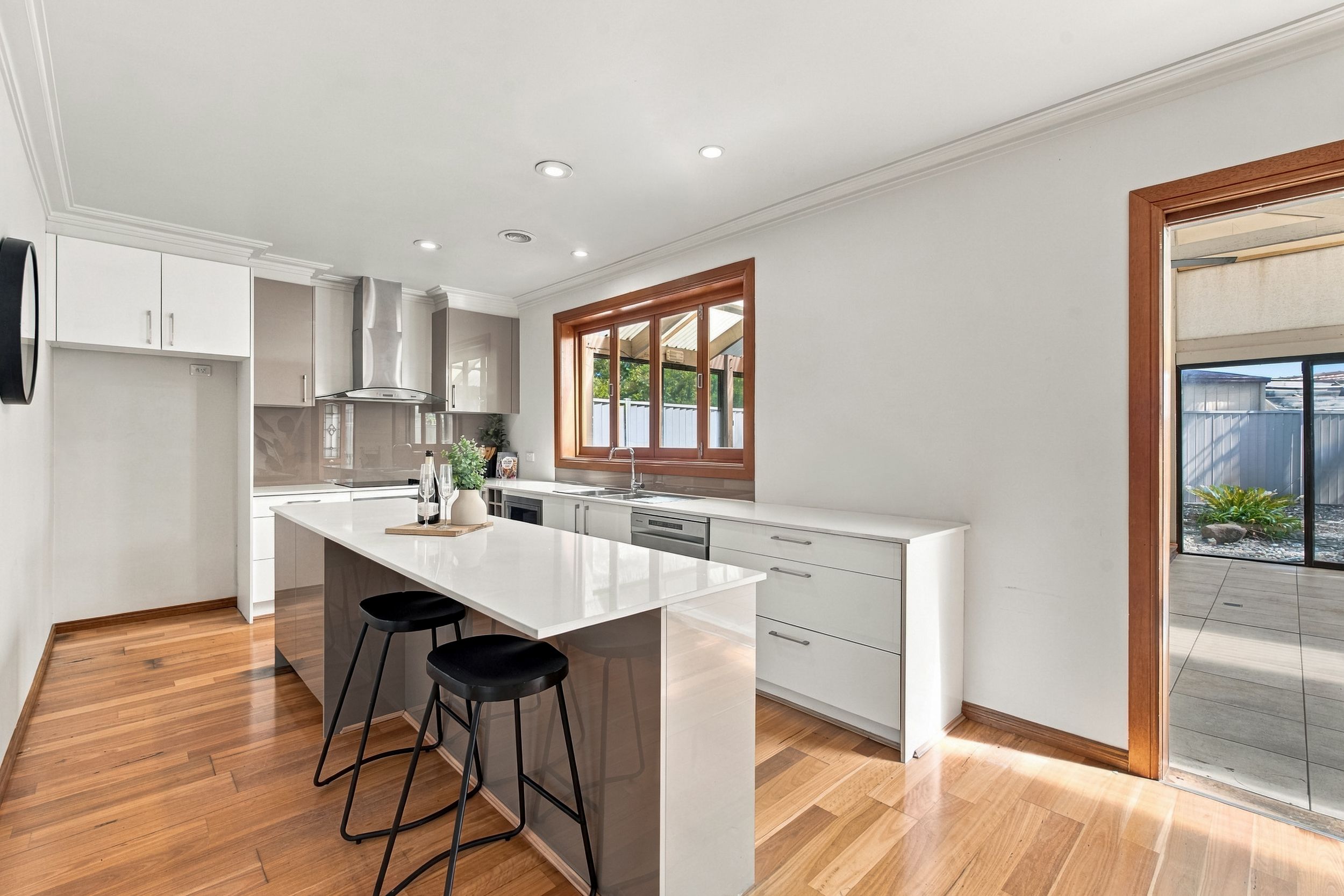 8 Caprice Court — photo 3 of 17
