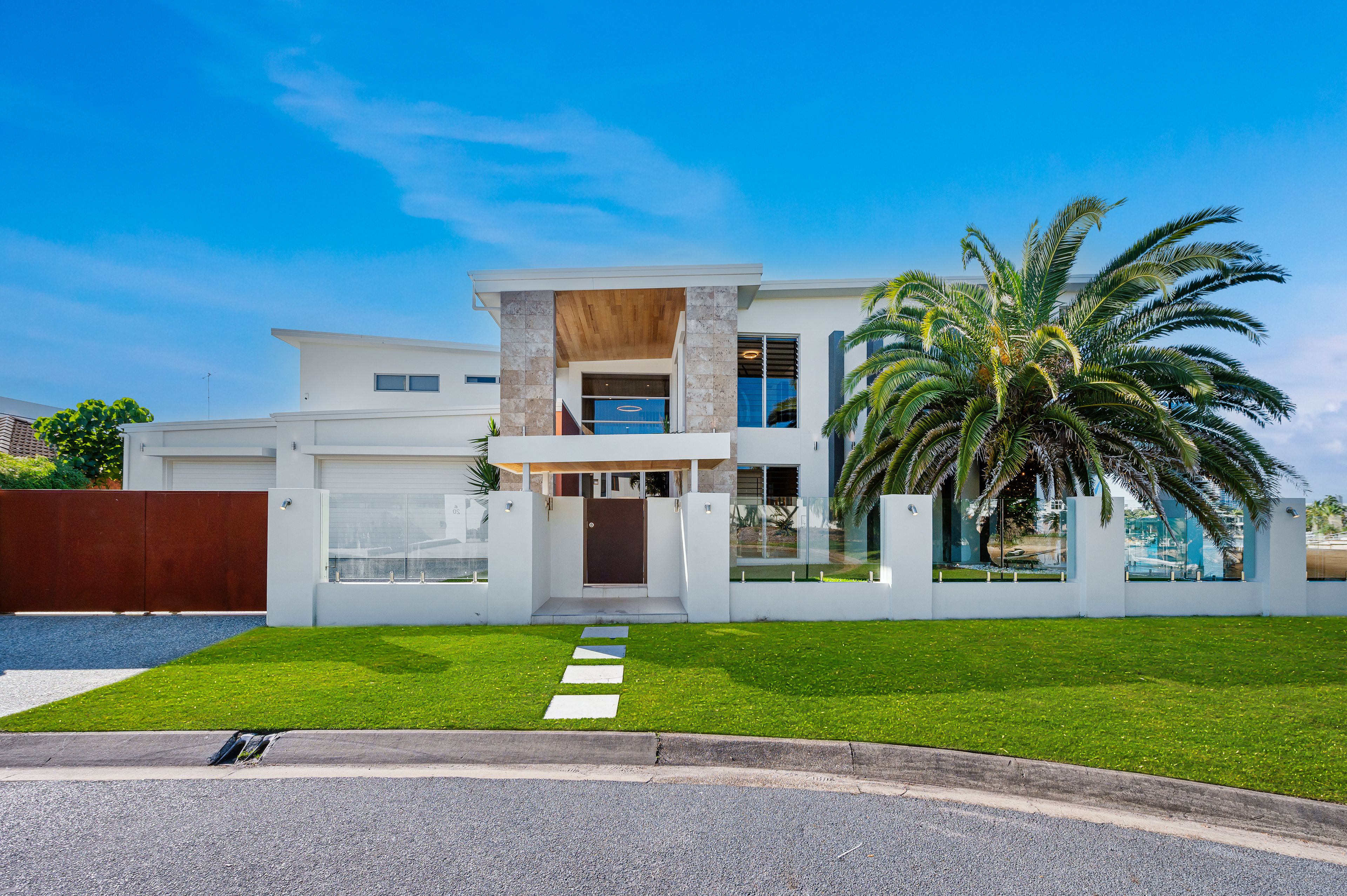 17 Grant Place, Broadbeach Waters, QLD 4218