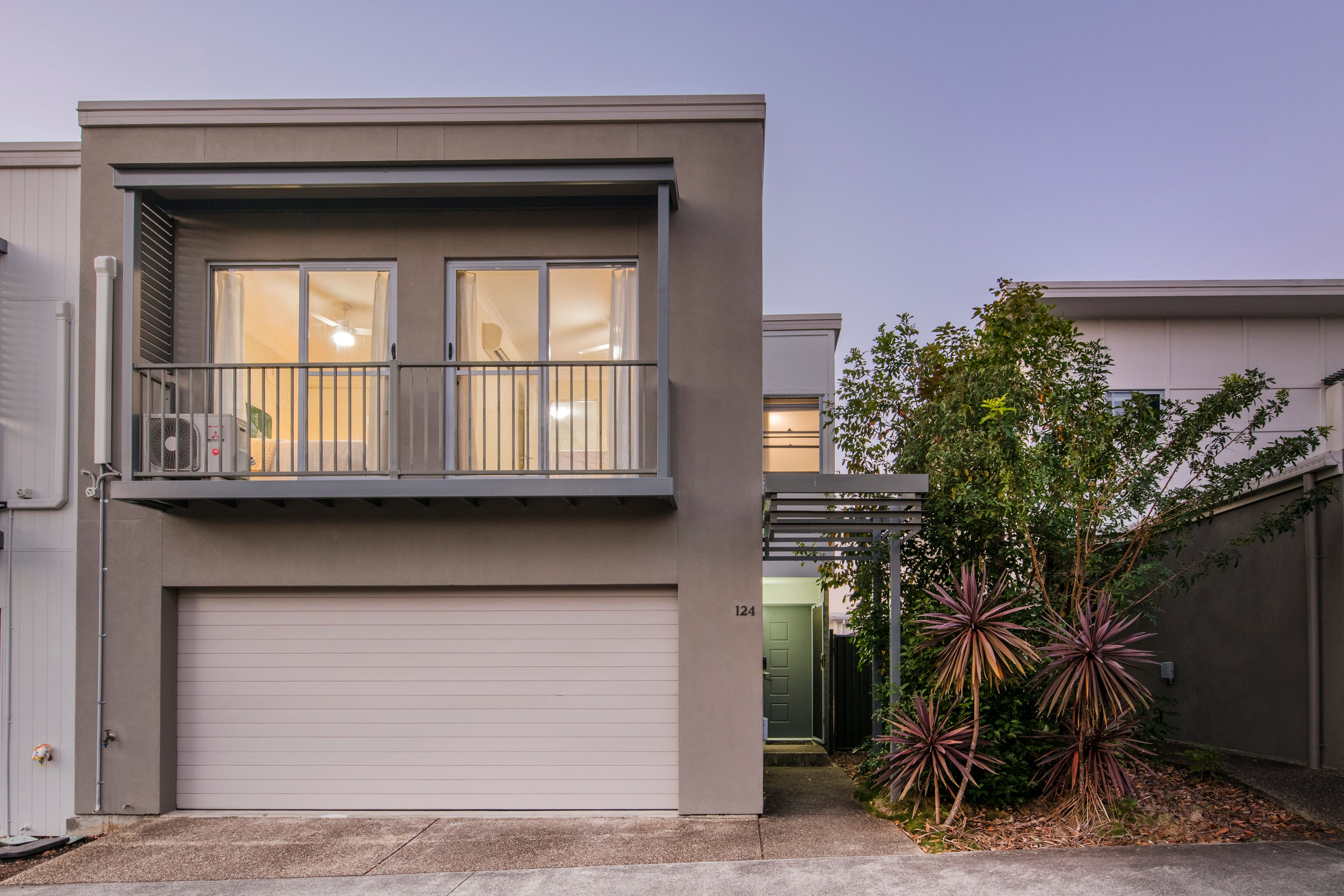 124/85 Nottingham Road — photo from Ray White Holland Park