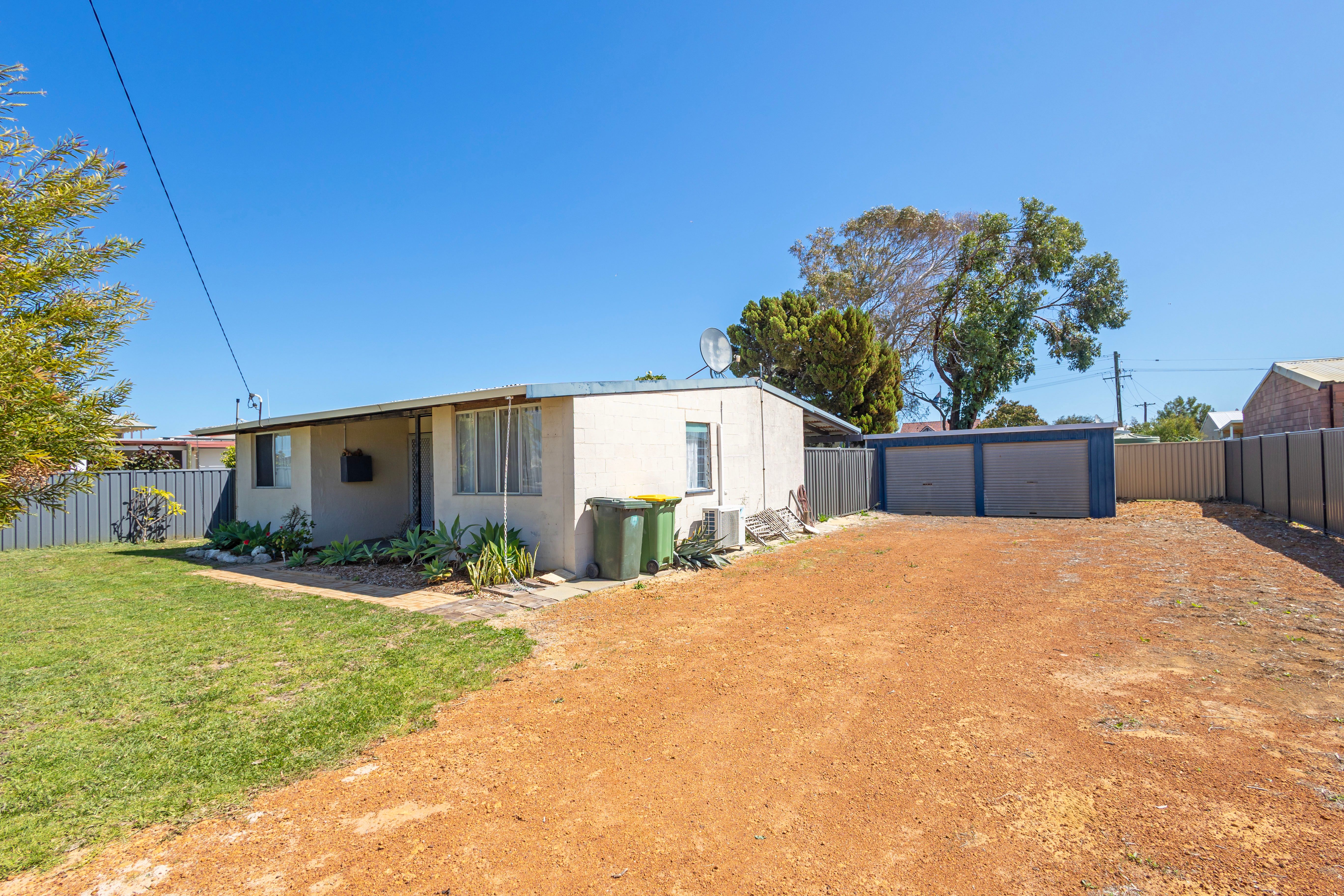 11 Tuart Street, Leeman, WA 6514