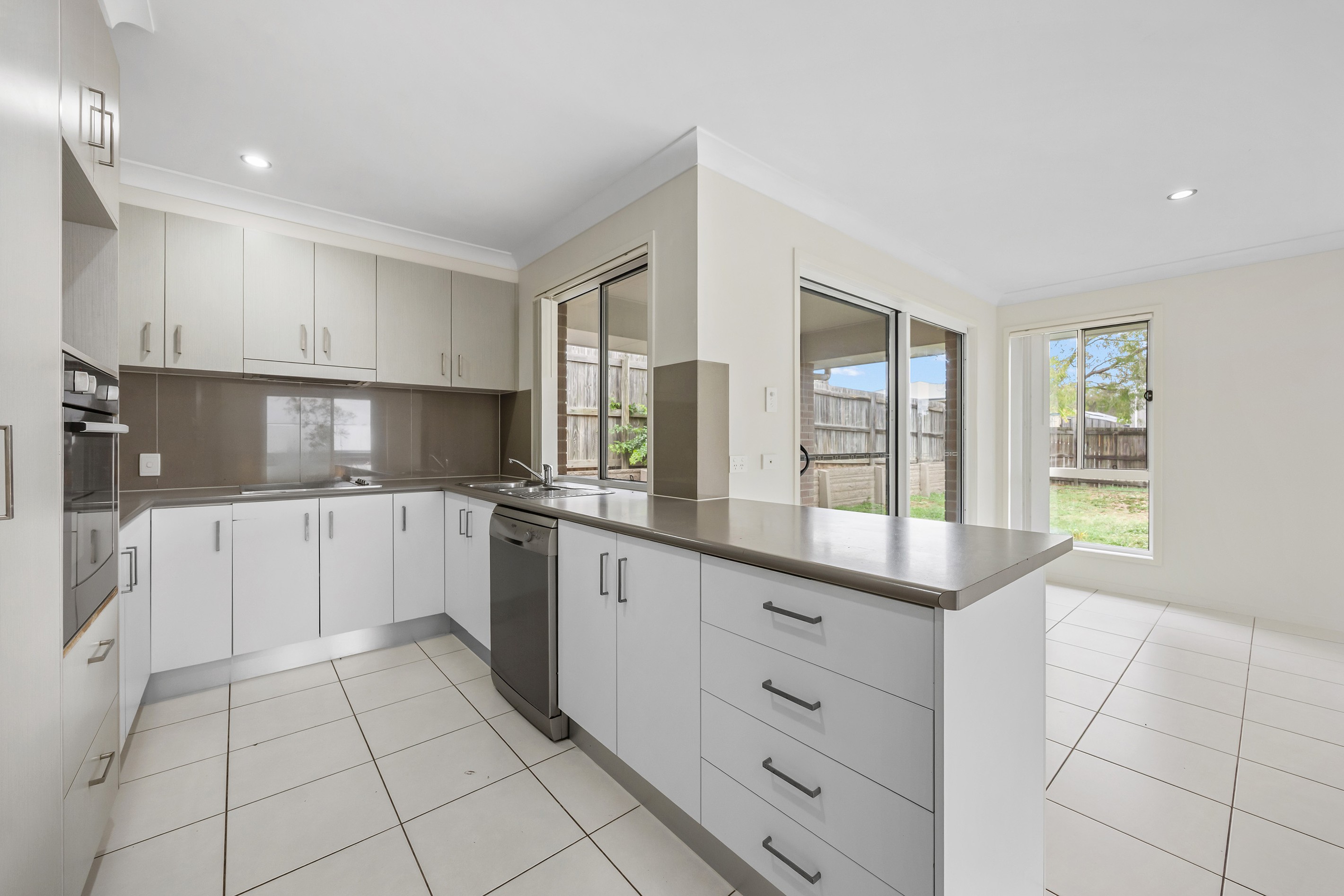 43 Cornforth Crescent, Kirkwood, QLD 4680