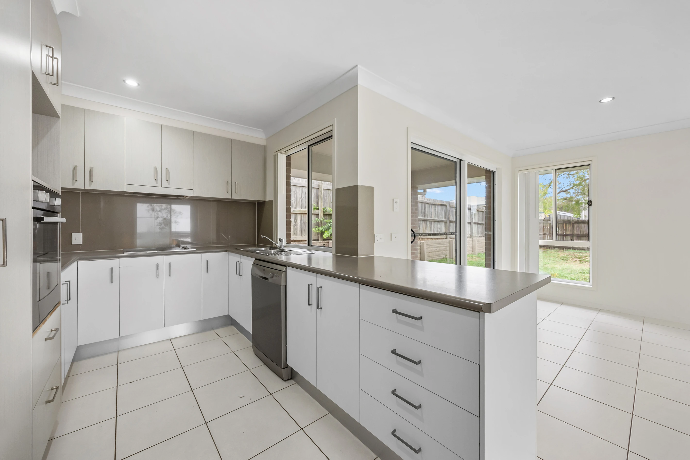 43 Cornforth Crescent, Kirkwood, QLD 4680