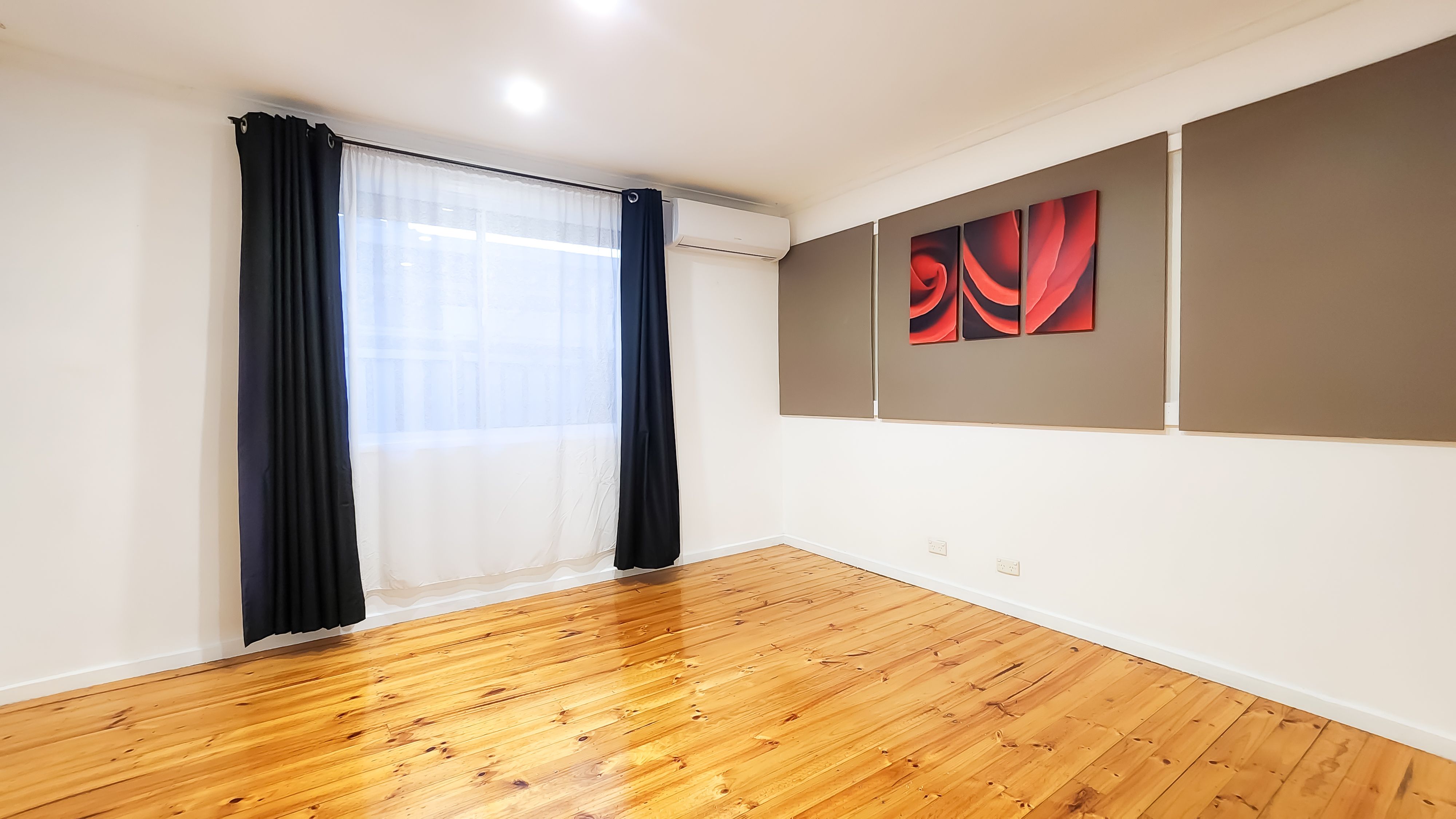 24 Hood Crescent — photo 9 of 15