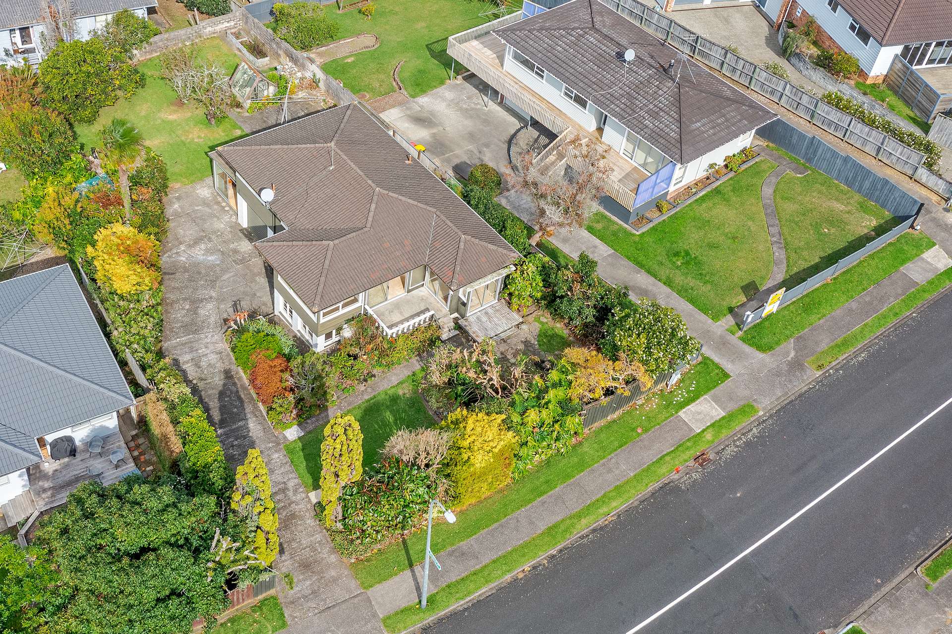 63 Advene Road photo 20