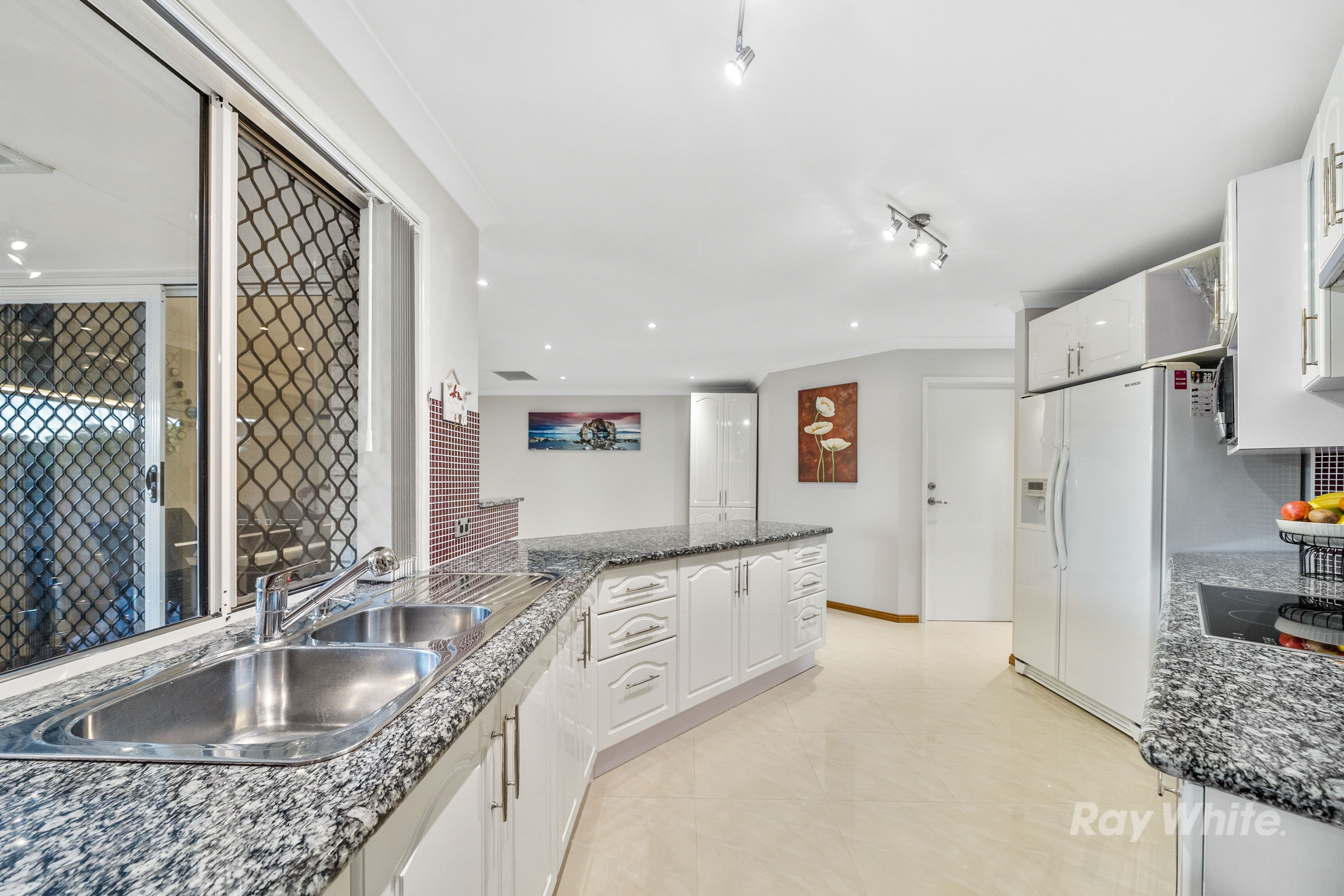 14 Fromelles Court — photo 8 of 22