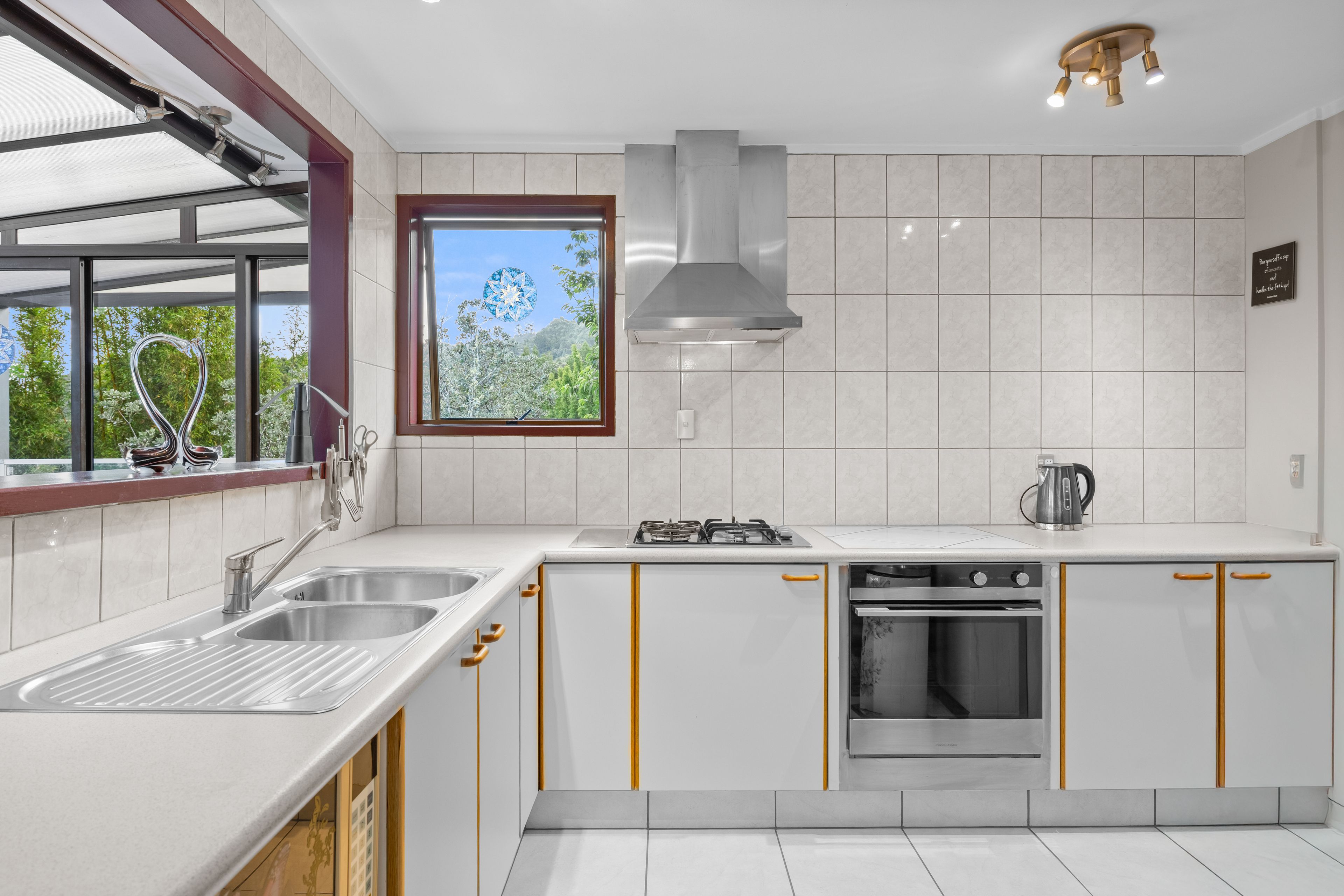 274 Forest Hill Road, Waiatarua, Waitakere City