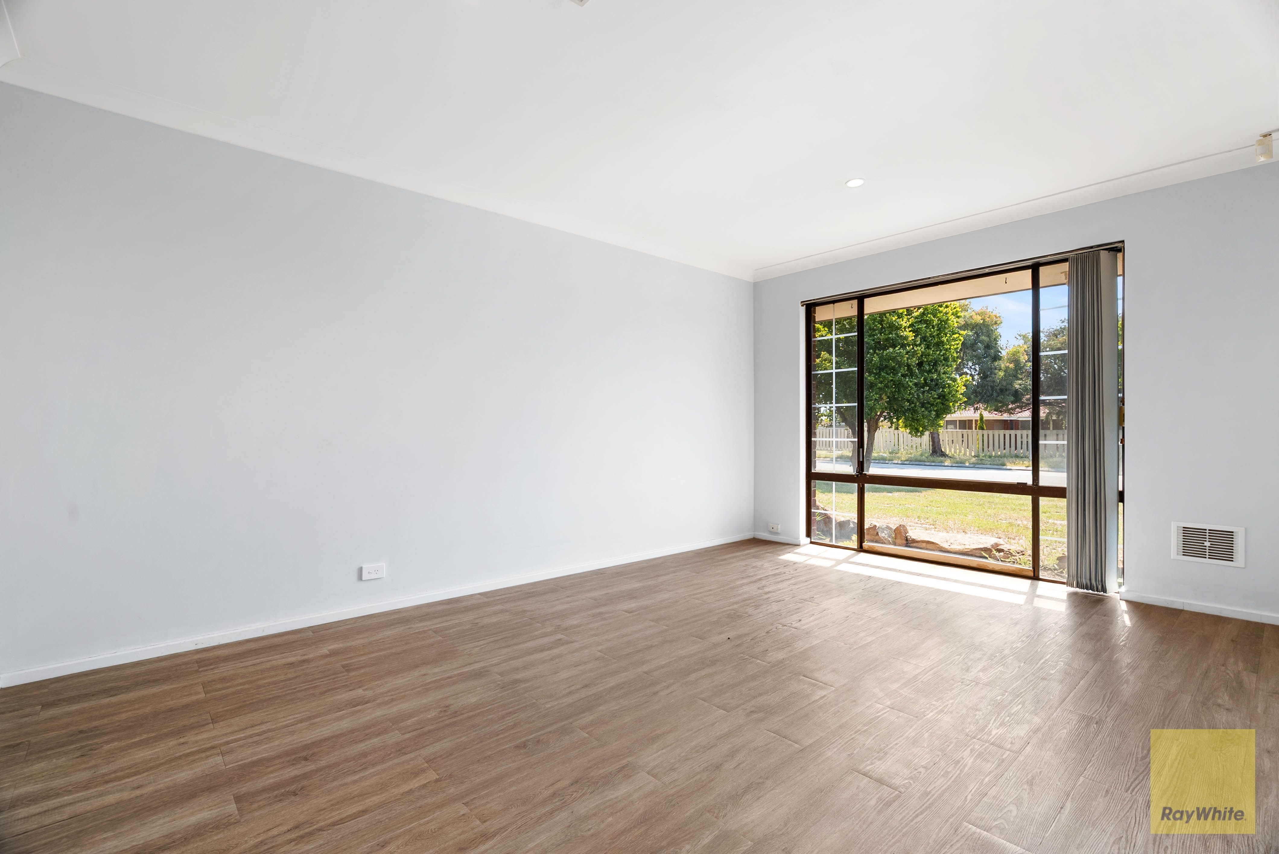 54 Stennett Street — photo 10 of 24