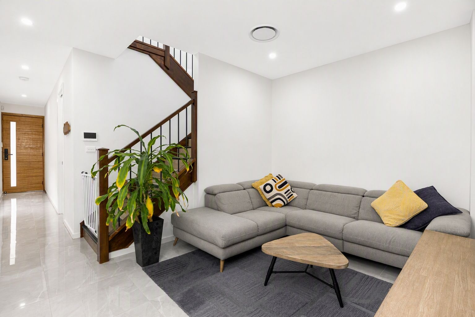 Picture Perfect Family Home With Premium Upgrades & Within Walking Distance to Schofields Train Station & Village! — photo 2 of 8