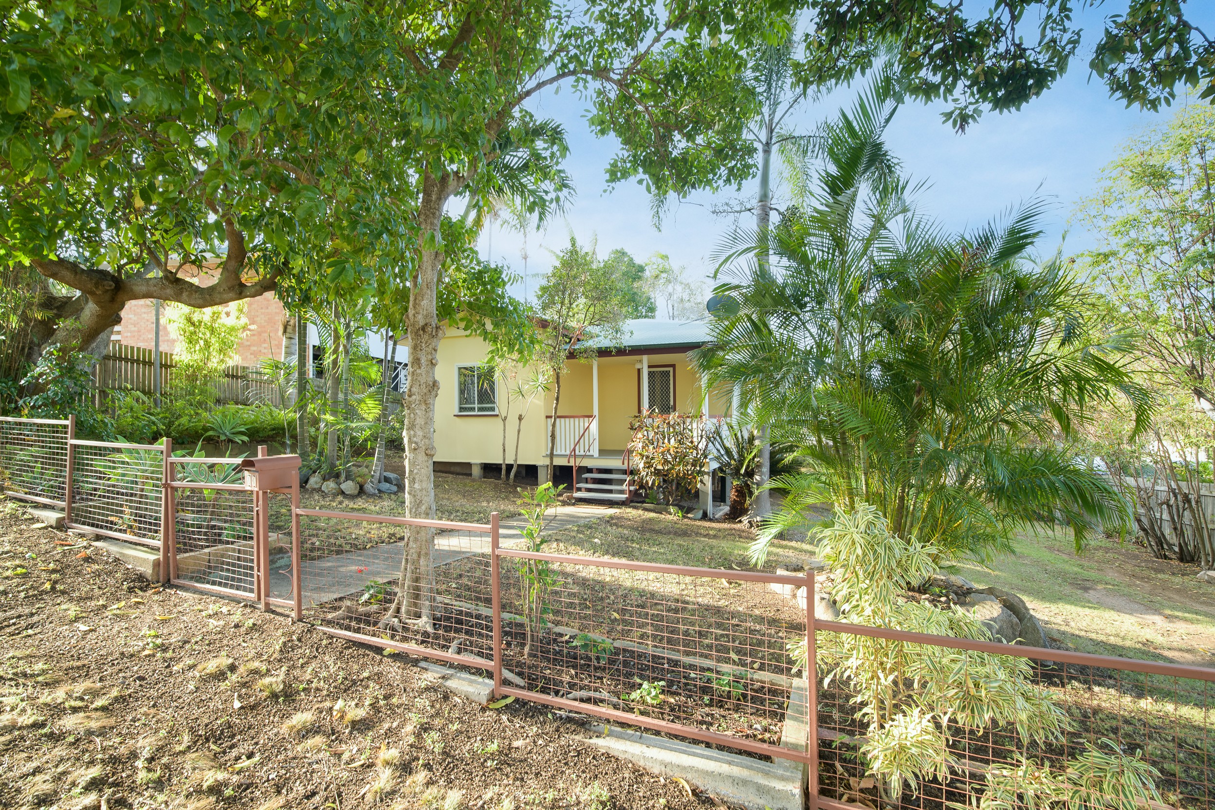 23 Walters Avenue, West Gladstone, QLD 4680