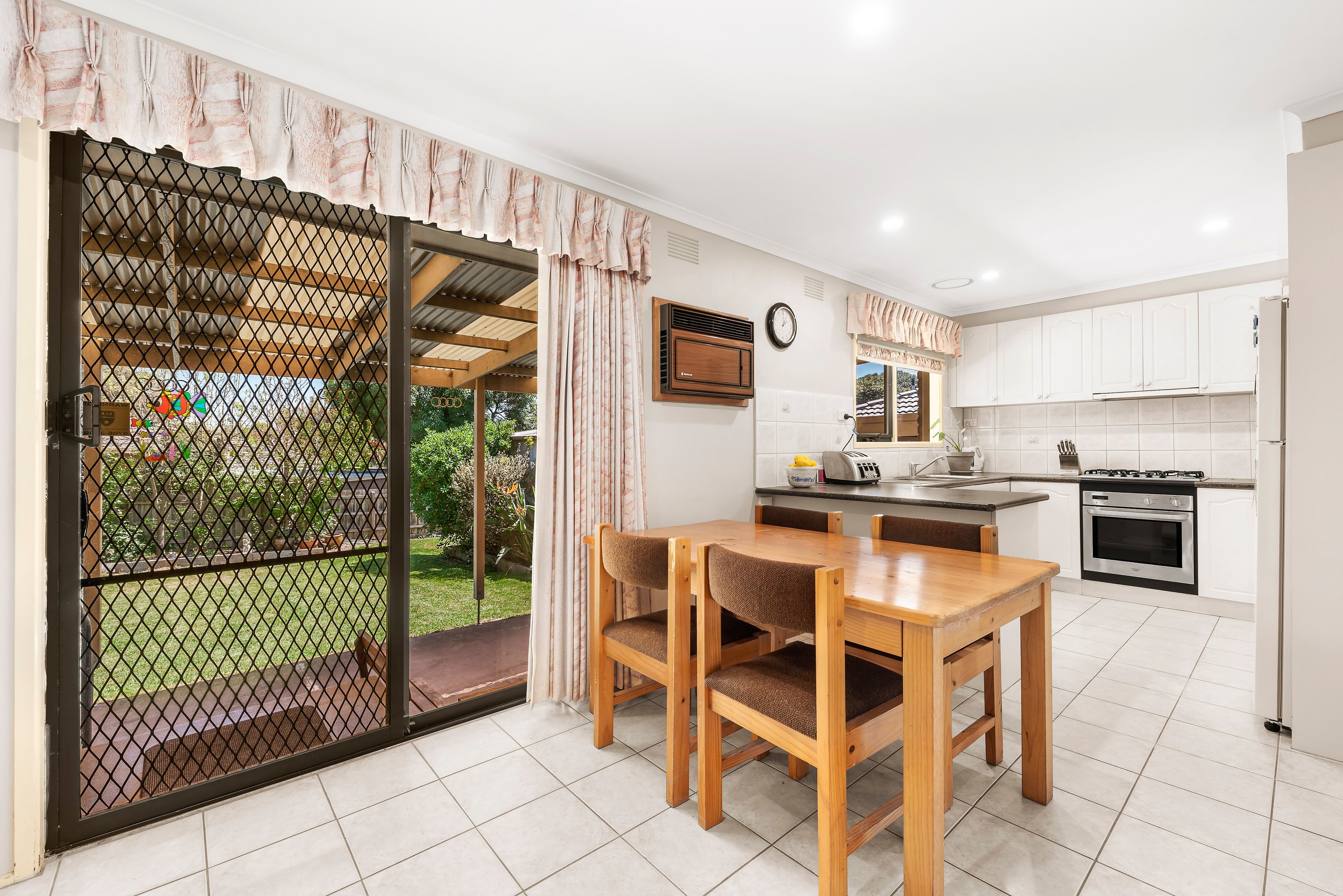 61 Mildura Crescent, Endeavour Hills, VIC 3802