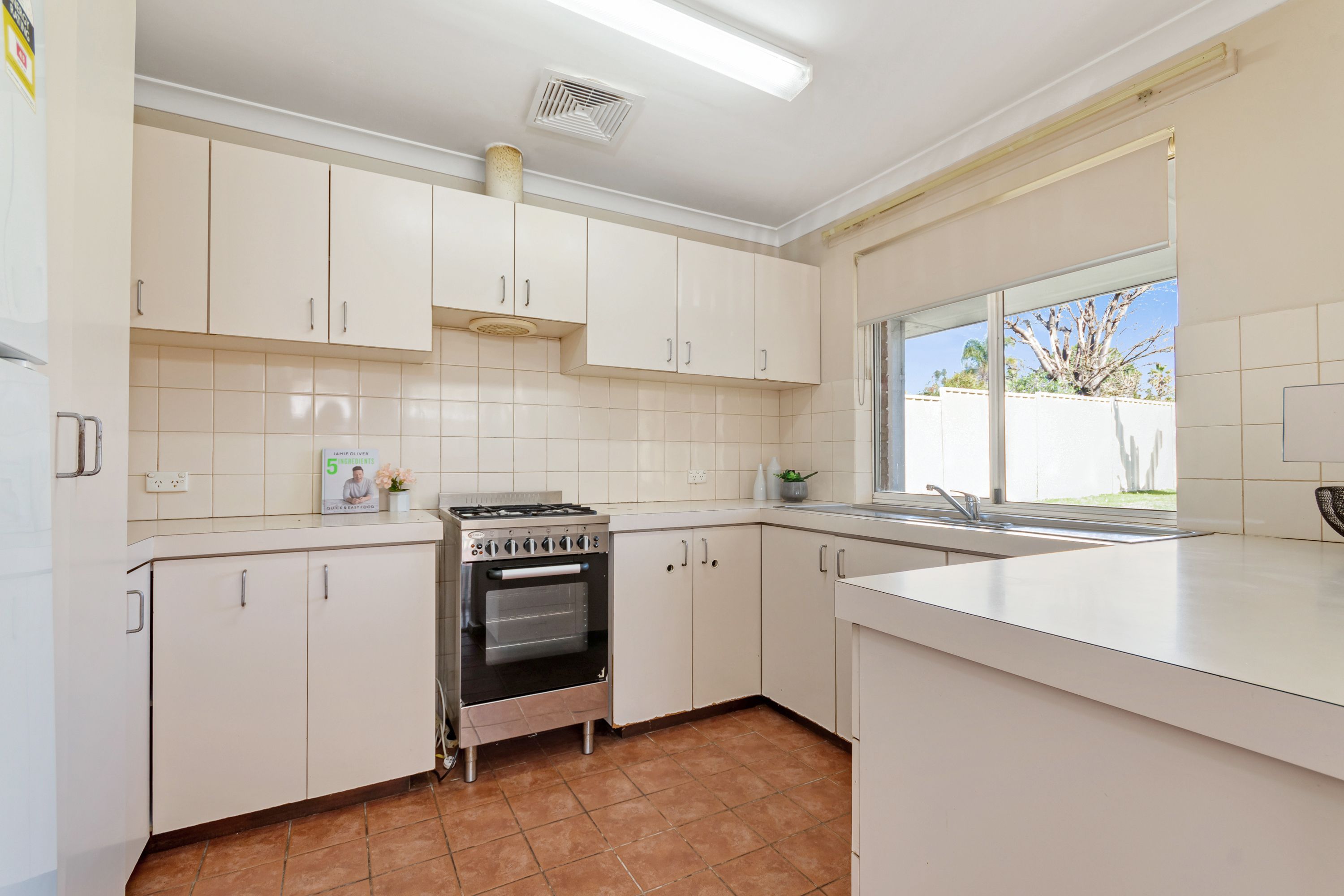 5 Sutton Court — photo 10 of 21
