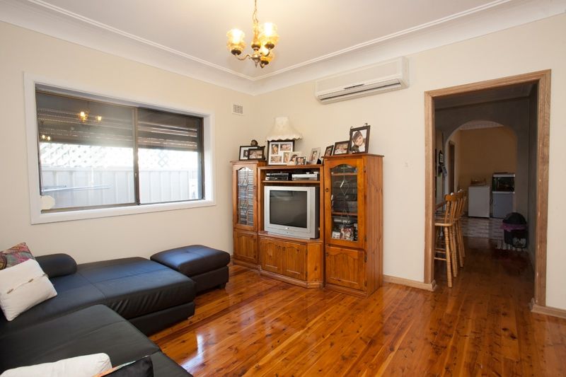 4 Weyland, Punchbowl, NSW 2196