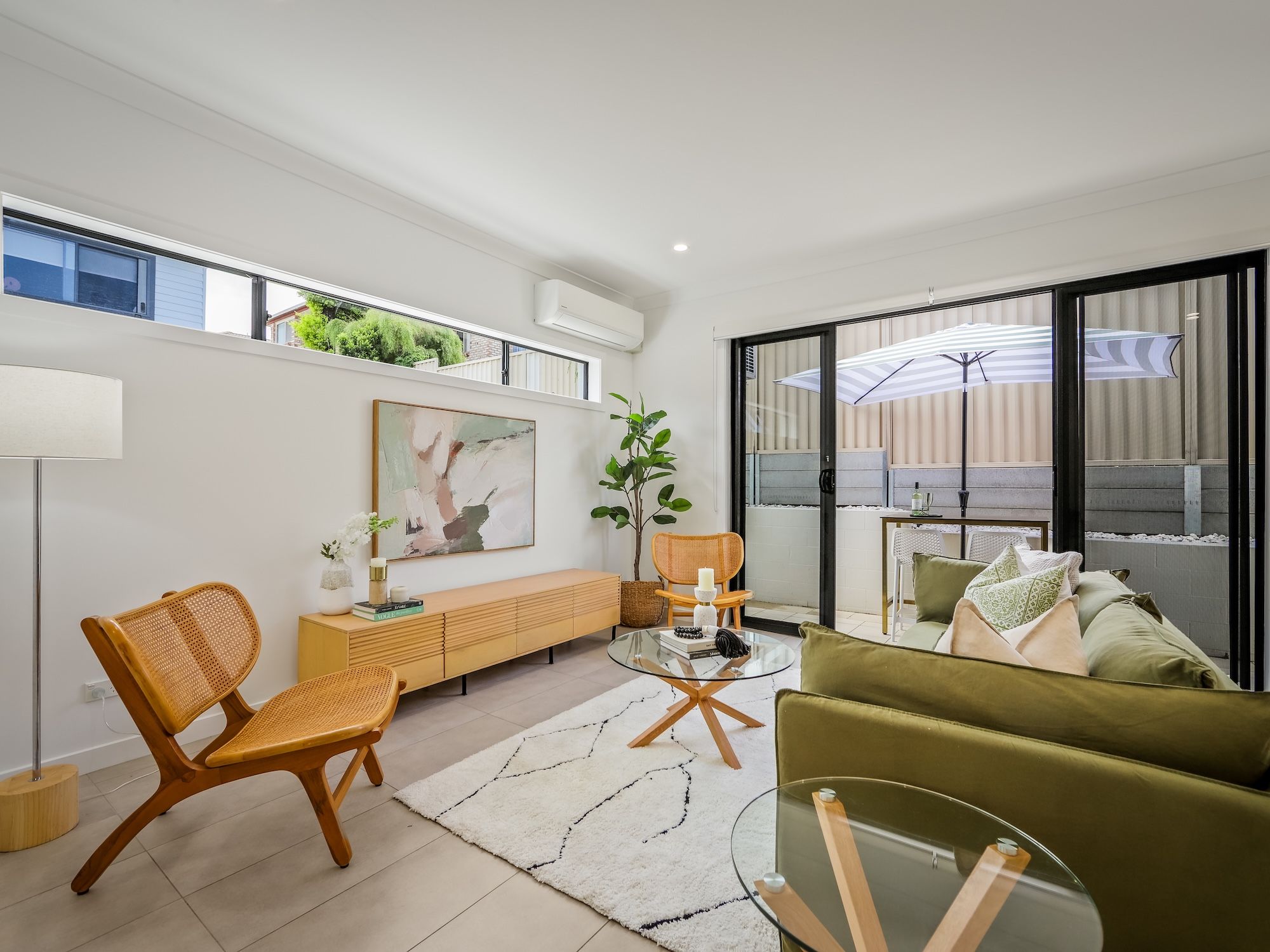 2/111 Pohlman Street, Southport, QLD 4215