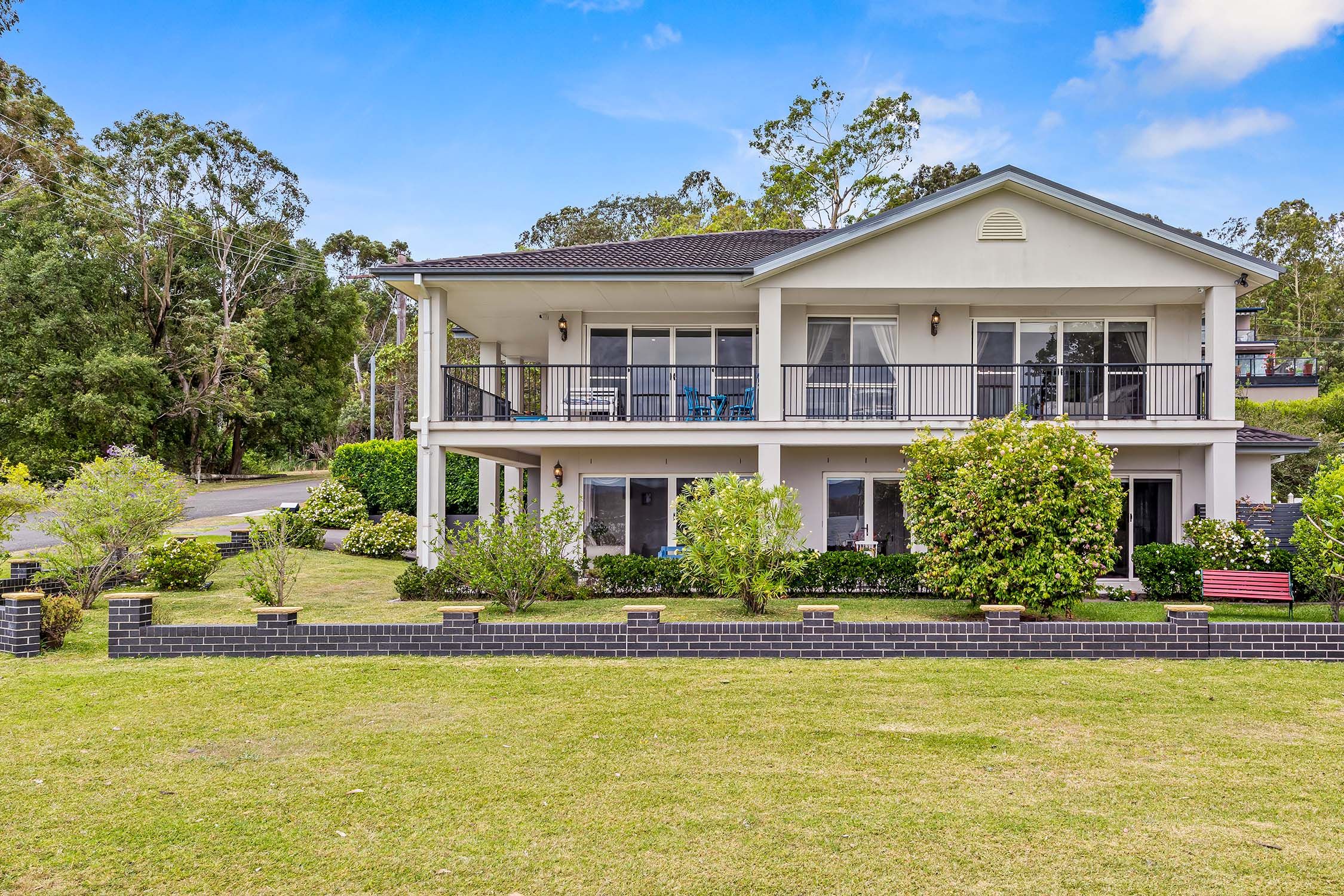 2 Prospect Avenue, Bolton Point NSW 2283
