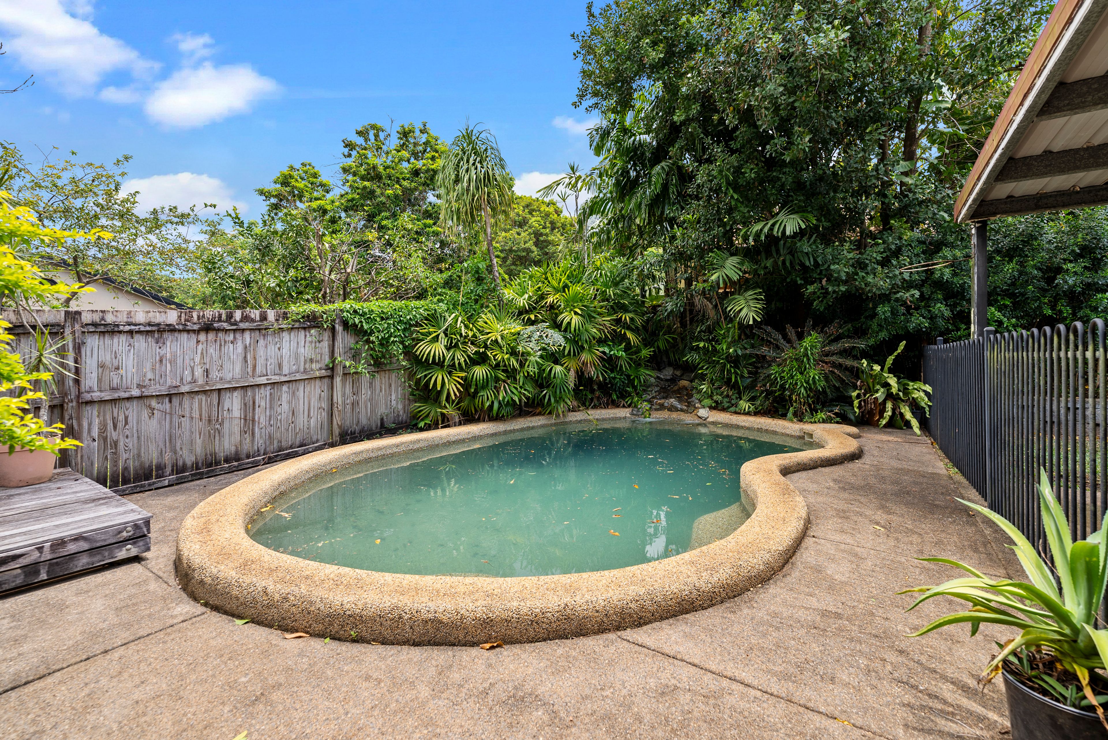2 Zebrina Street, Redlynch, QLD 4870