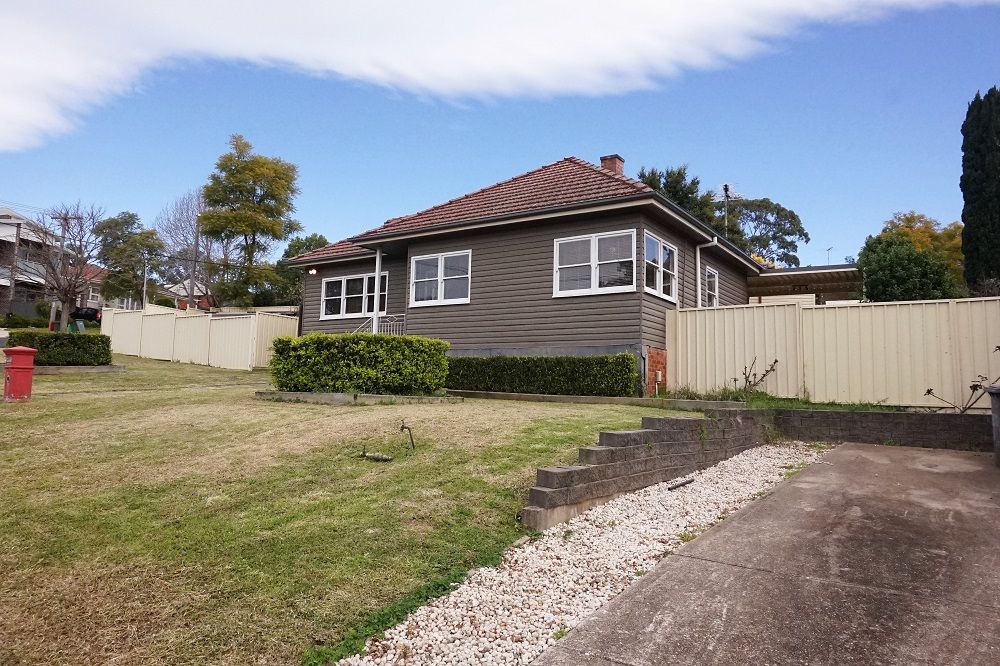 3 Hilltop Crescent, Campbelltown, NSW 2560