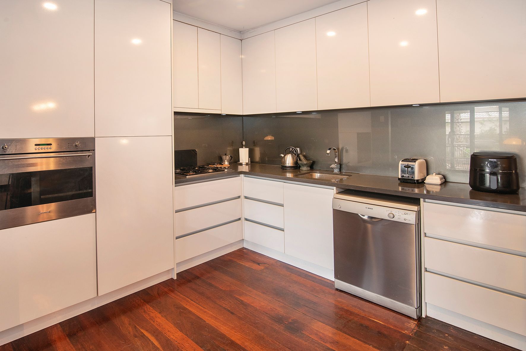 32 Reynolds Street — photo 4 of 25