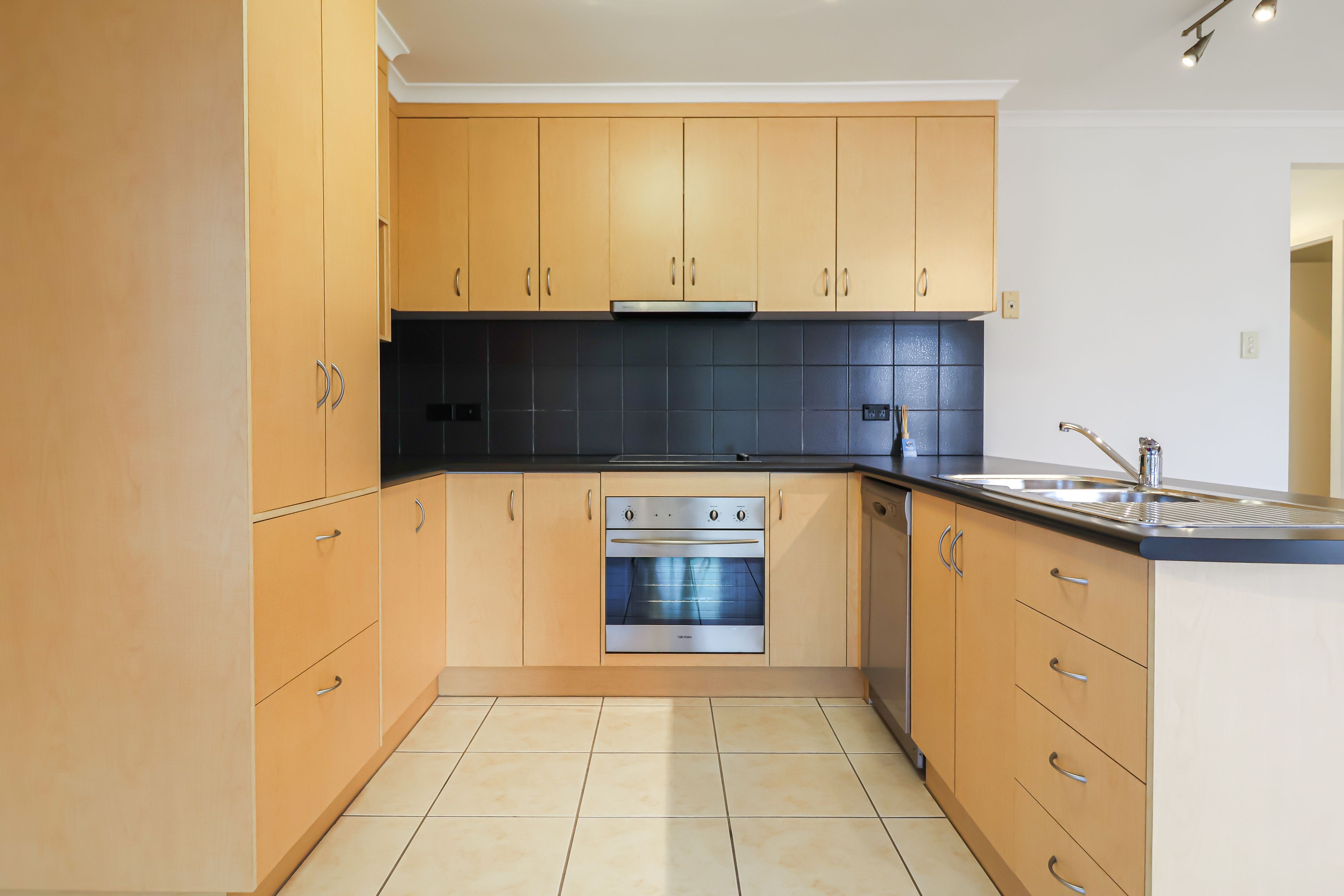 5 Tinaroo Court, Clinton, QLD 4680