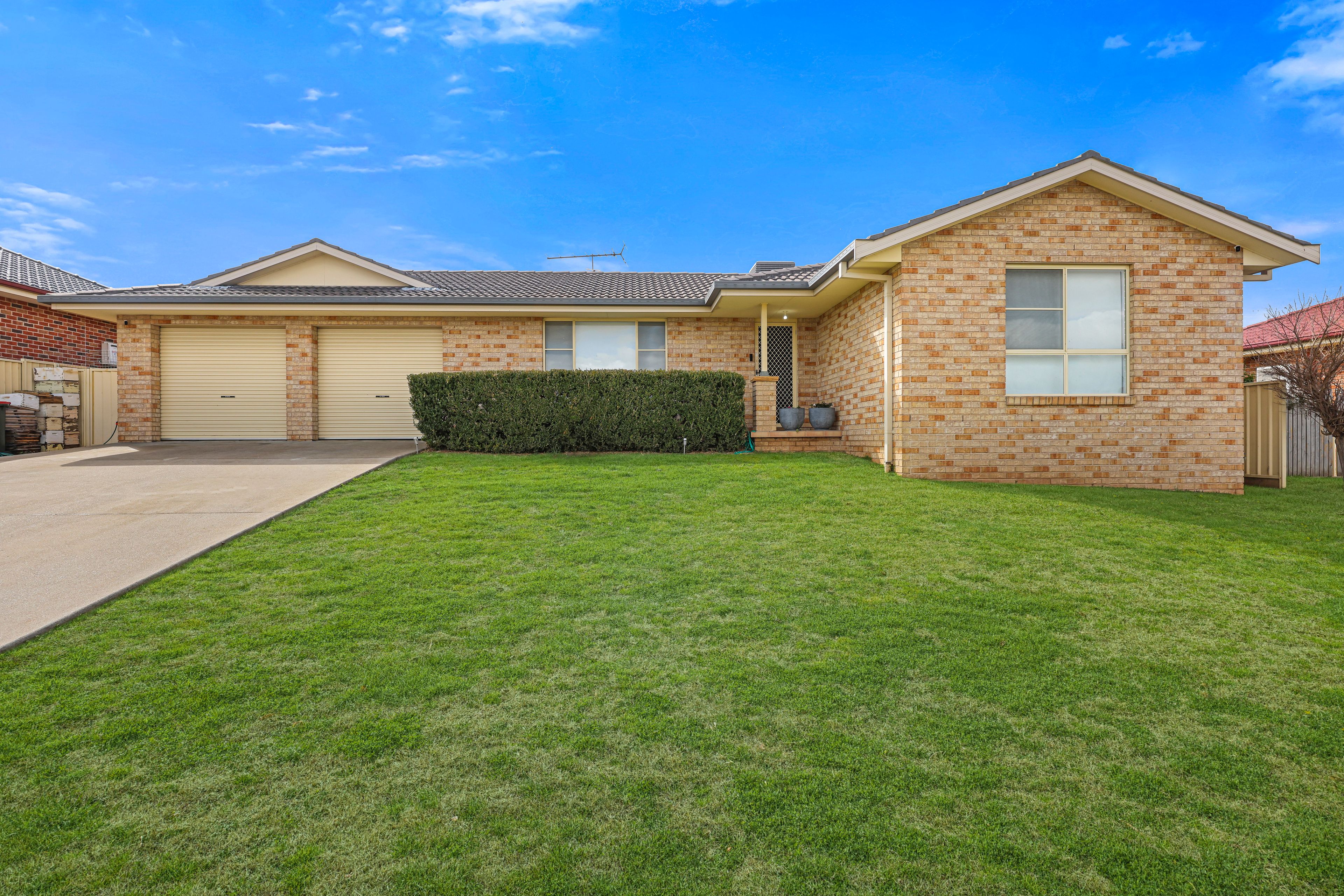 27 Fishermans Place, Tamworth NSW 2340
