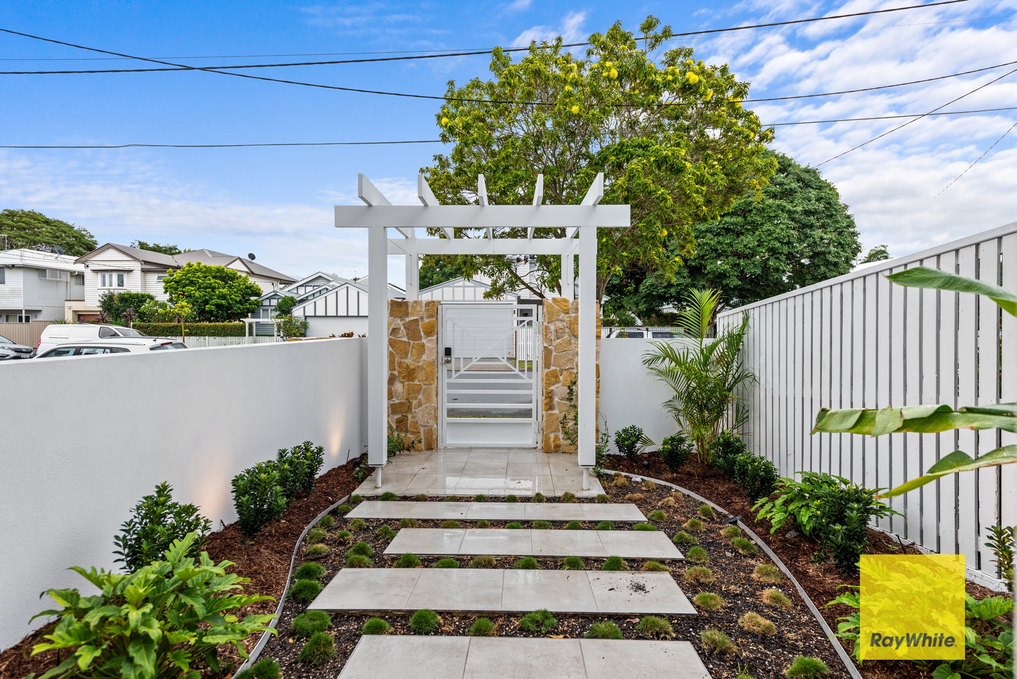 27 Raceview Avenue, Hendra, QLD 4011