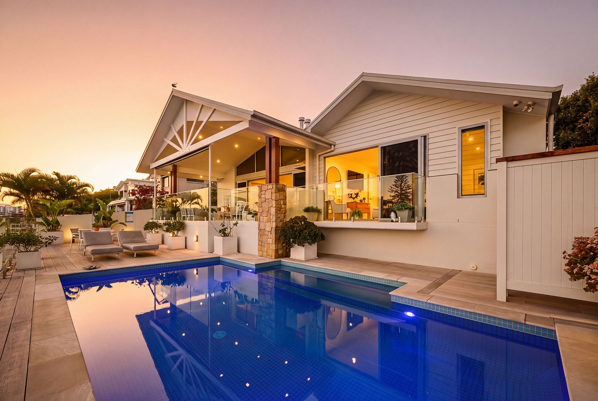 33 Allambi Avenue, Broadbeach Waters, QLD 4218