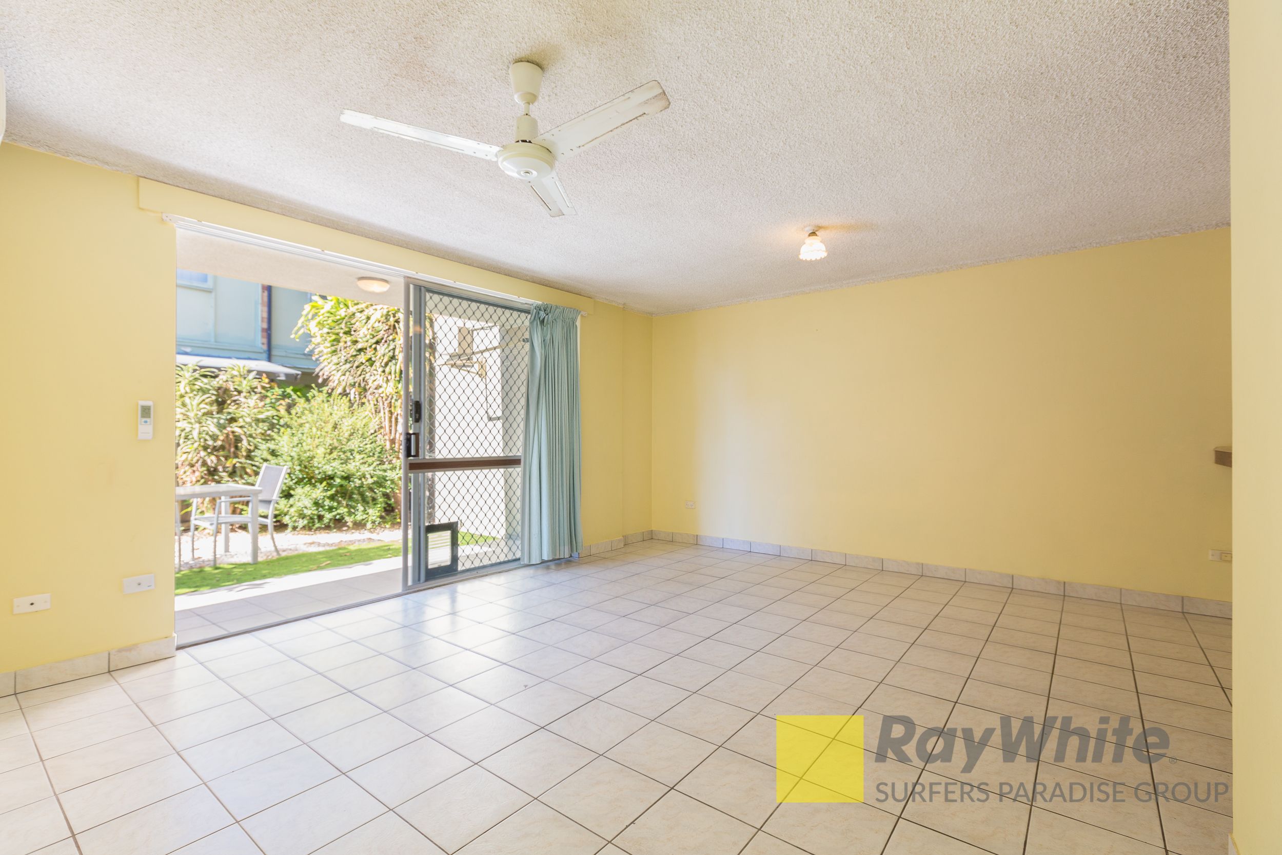 2/11 Thomas Drive, Chevron Island, QLD 4217