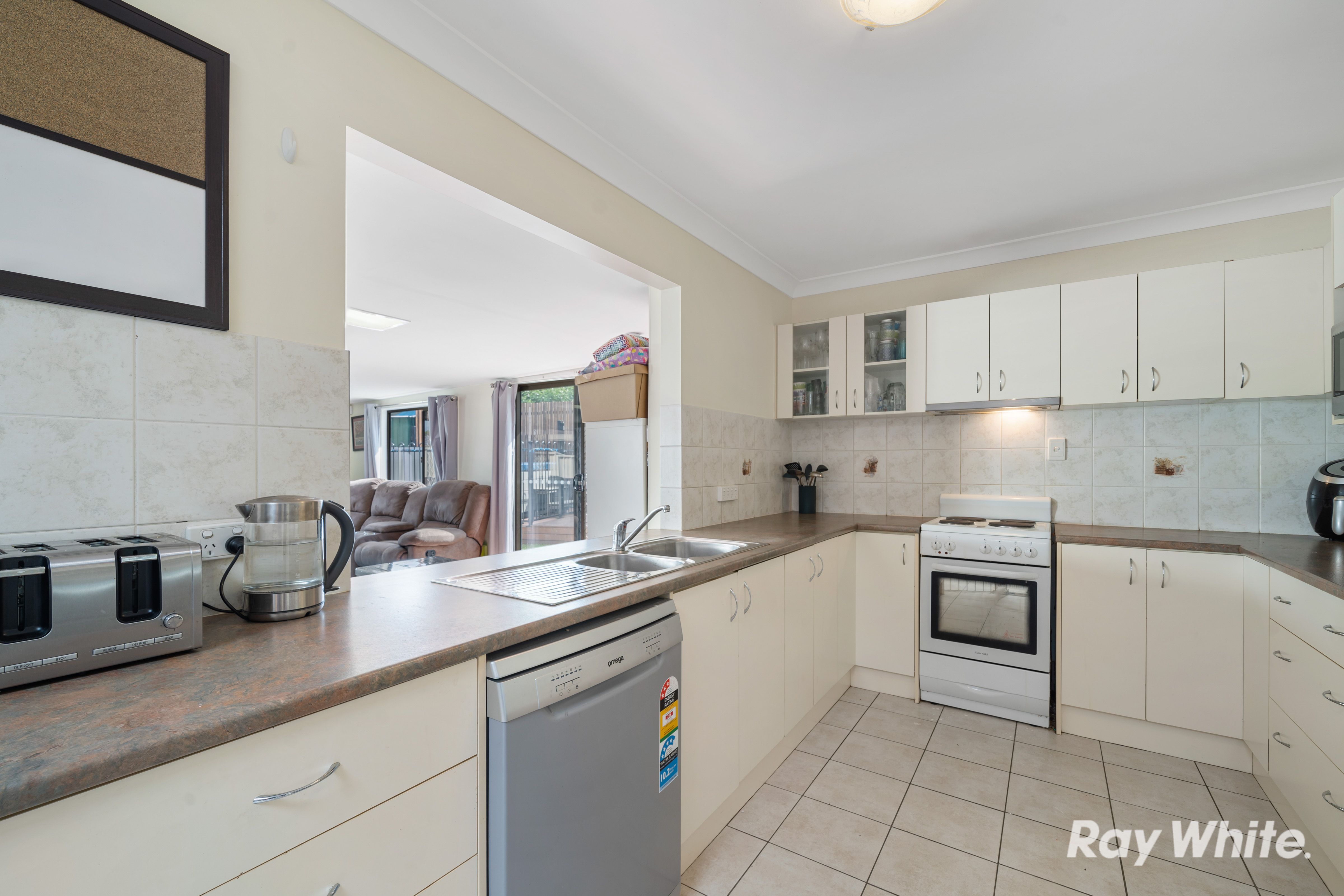 8 Grix Court, Crestmead, QLD 4132