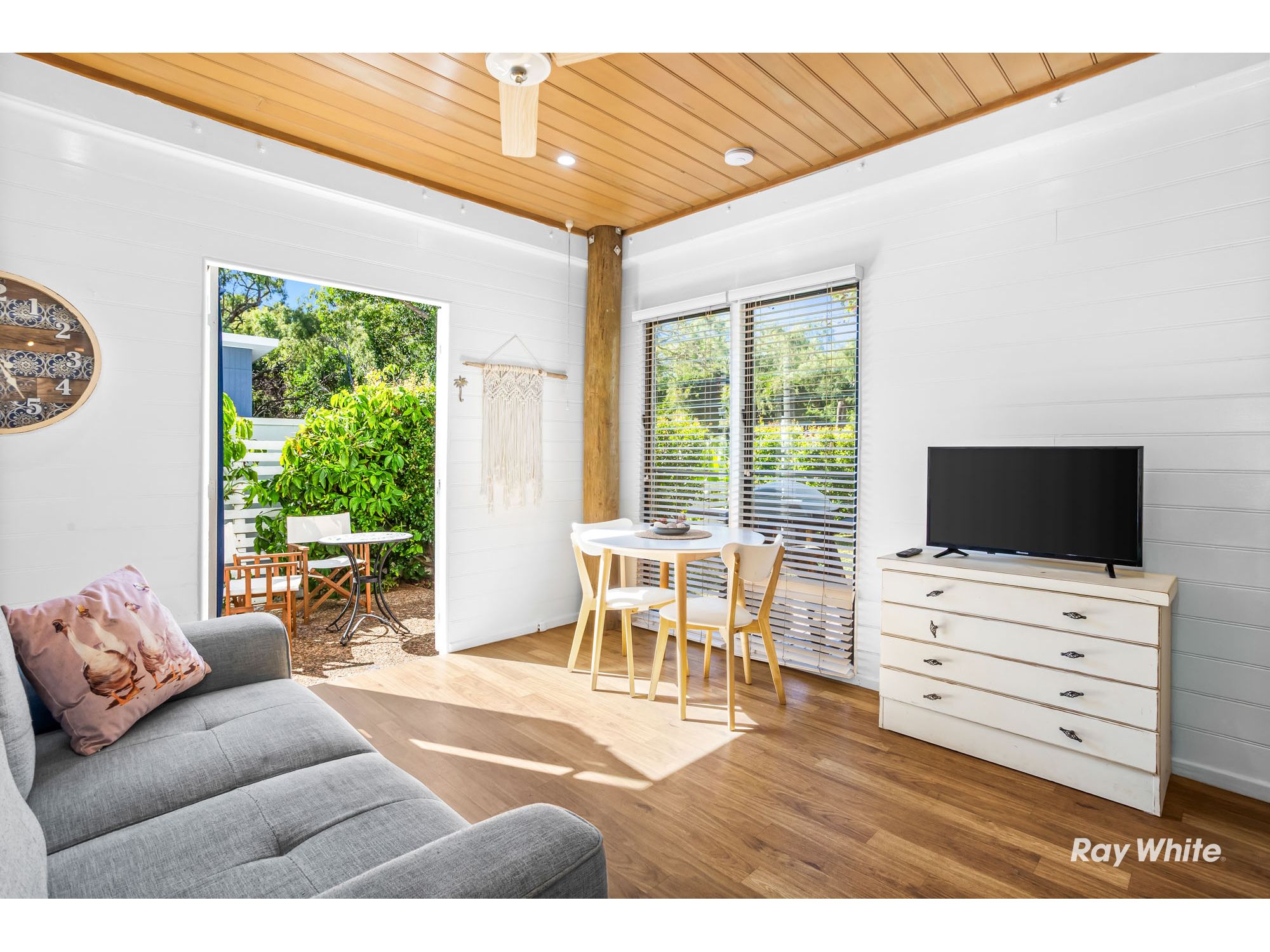 8 Rosslyn Close — photo 29 of 30