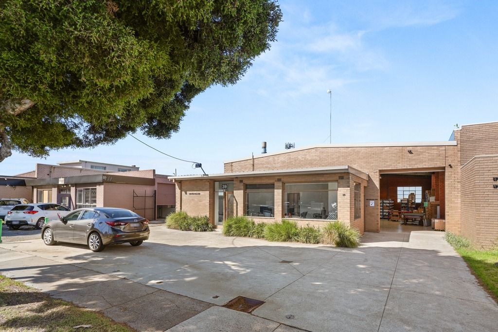 39 Henderson Road, Clayton, VIC 3168