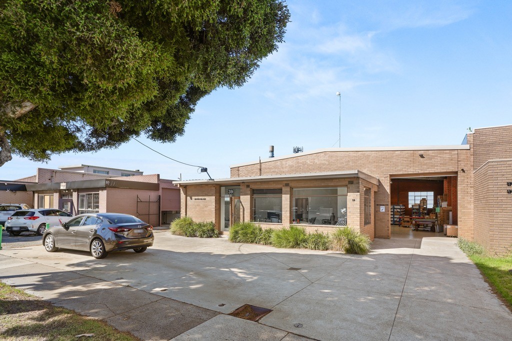 39 Henderson Road, Clayton, VIC 3168
