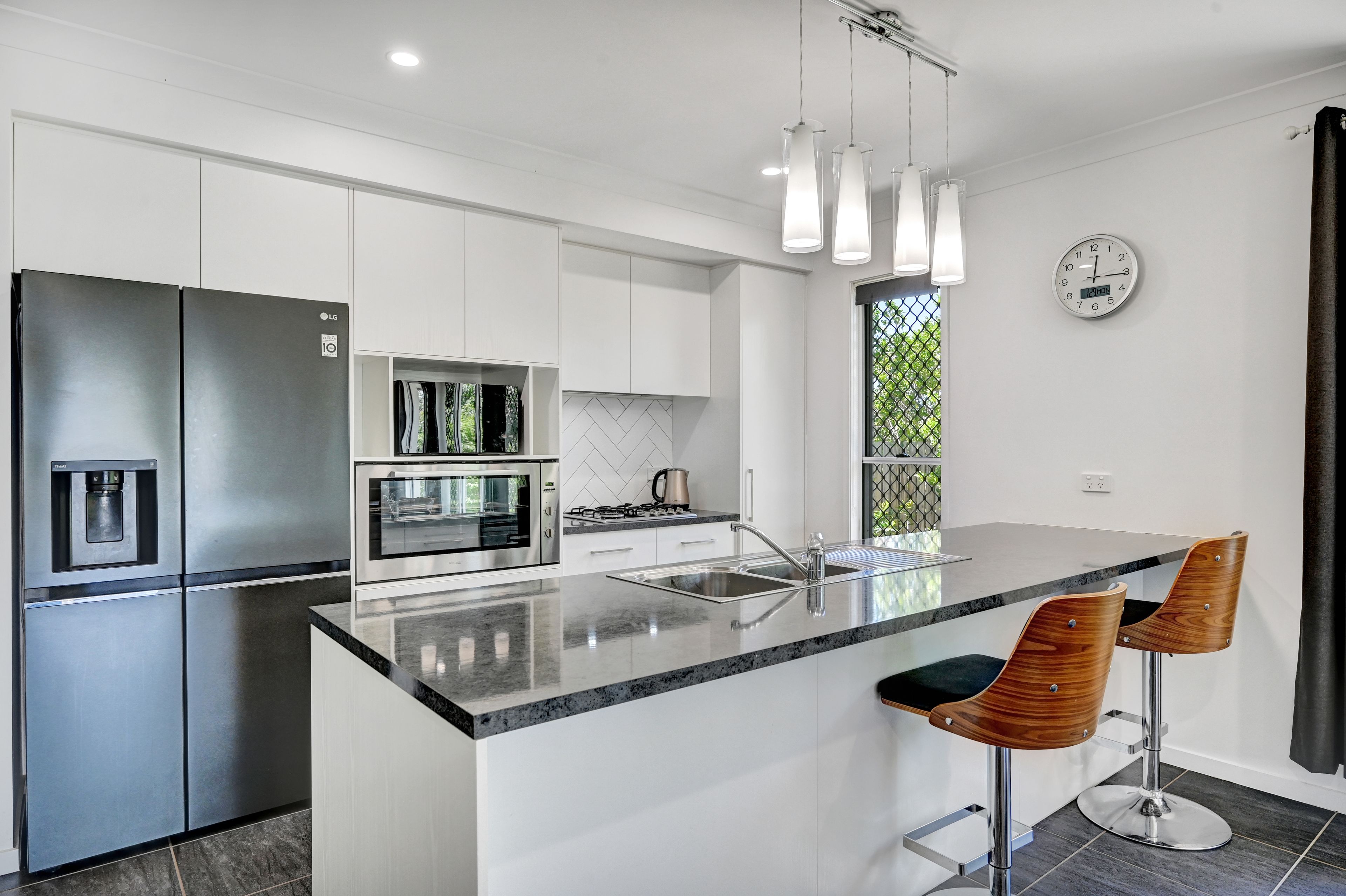 14 Barnfield Street, Mount Low, QLD 4818