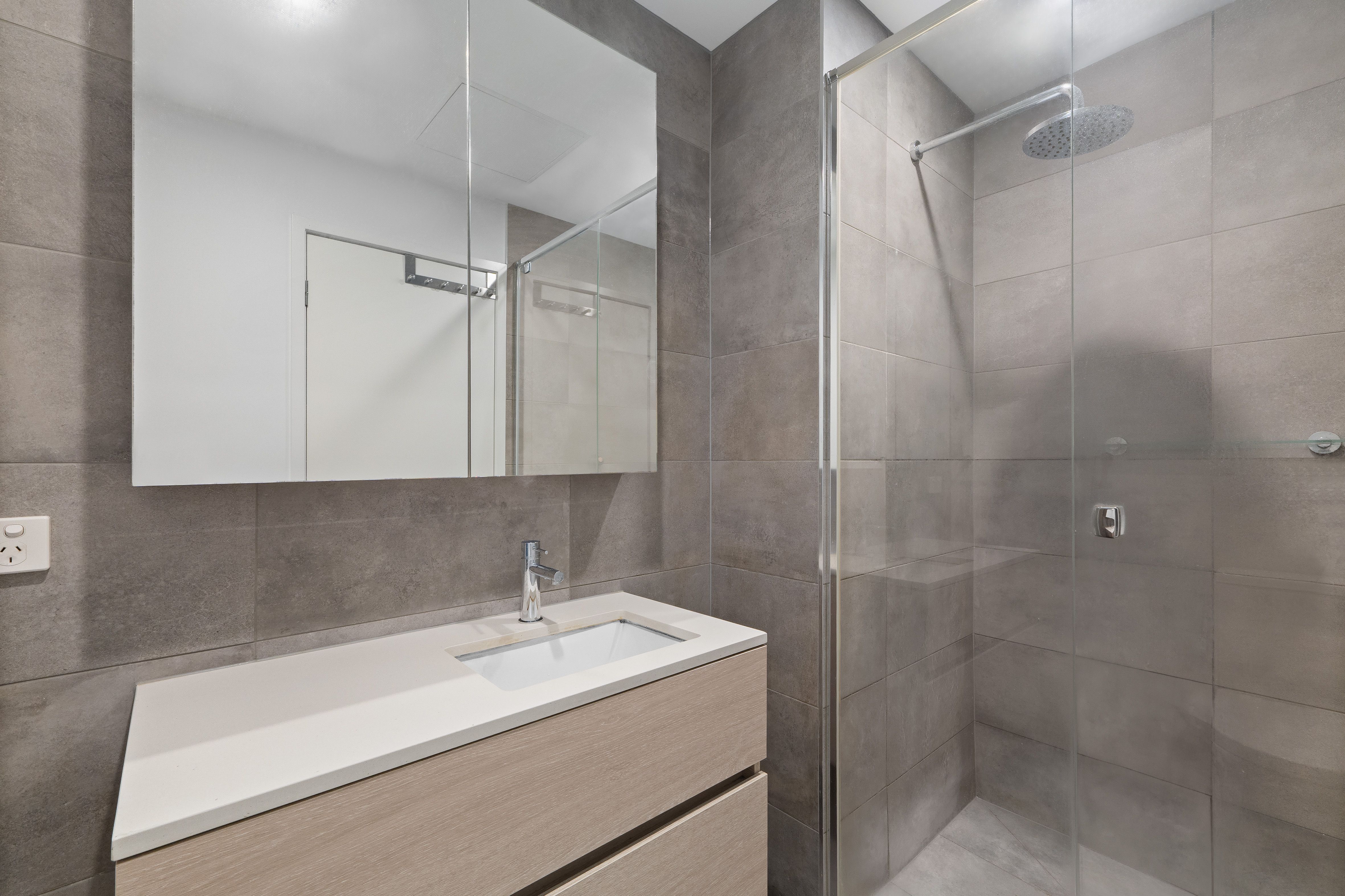 311/16 Lomandra Drive — photo 4 of 6