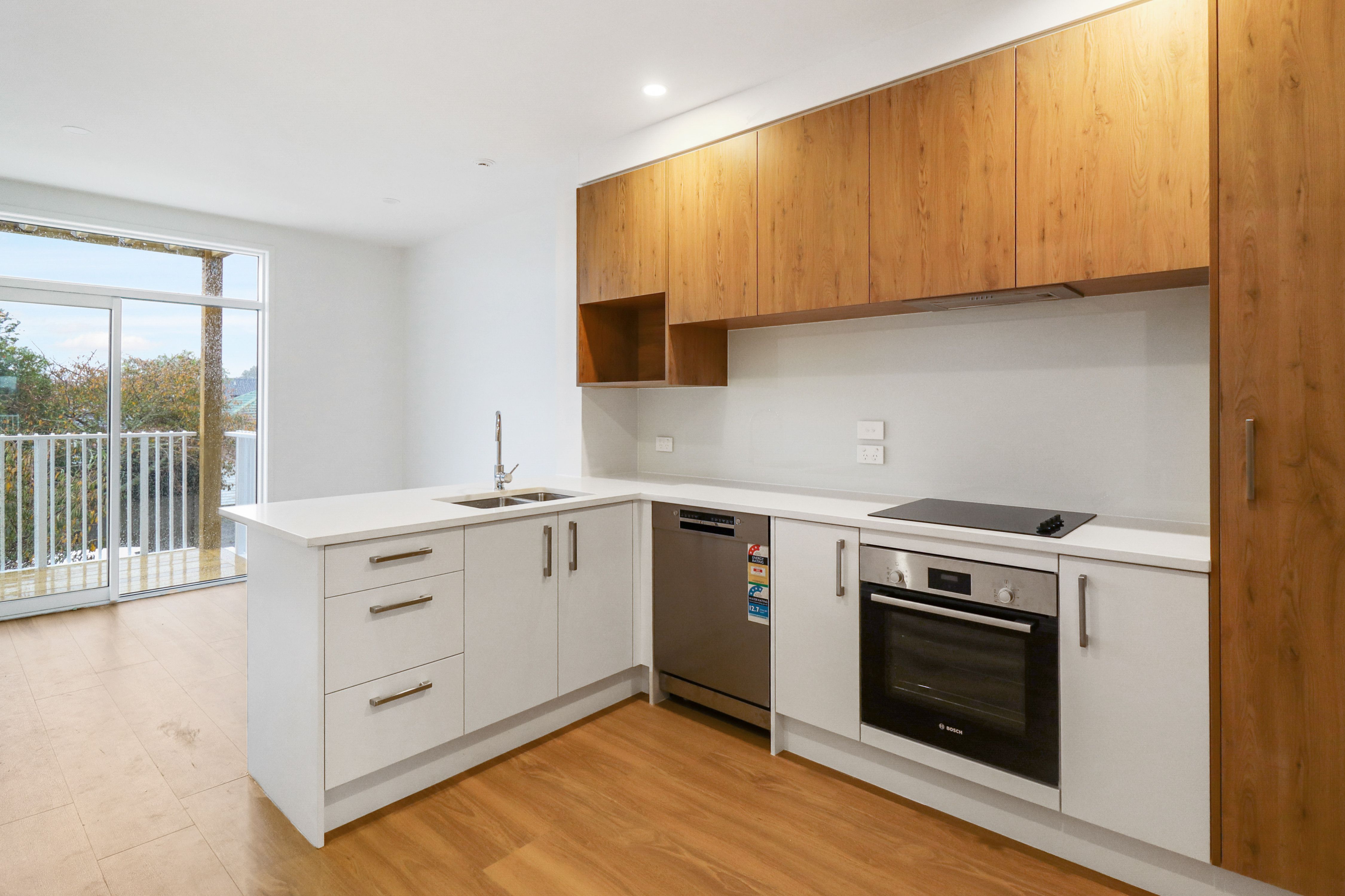 12/2 Moor Avenue, Te Atatu Peninsula, Waitakere City