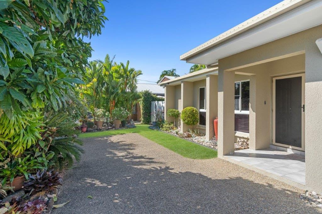 17 Lambus Street, Palm Cove, QLD 4879